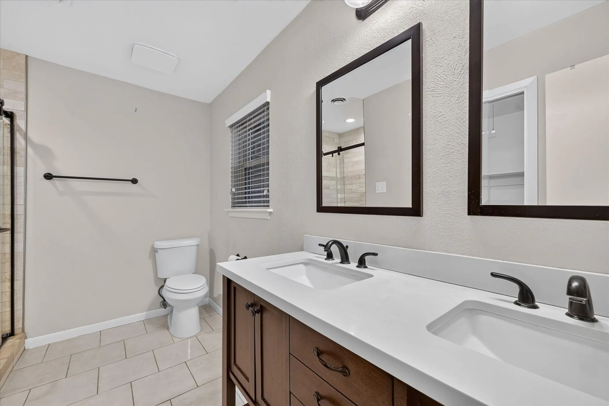 Single Family Residence For Sale in Tarrant County , 844 Woodcrest Drive, Hurst, Texas 76053, 3 Bedroom, 2 Bathroom, 2 Garage spaces, 2,266 Sqft, built in 1961, mls#21400494, Real Estate Agent in Hurst, Homes For Sale in Tarrant county, Homes For Sale in Hurst, Realtor in Hurst Texas, Real Estate Brokerage Independent Realty Texas, Luminita Cordes Realtor