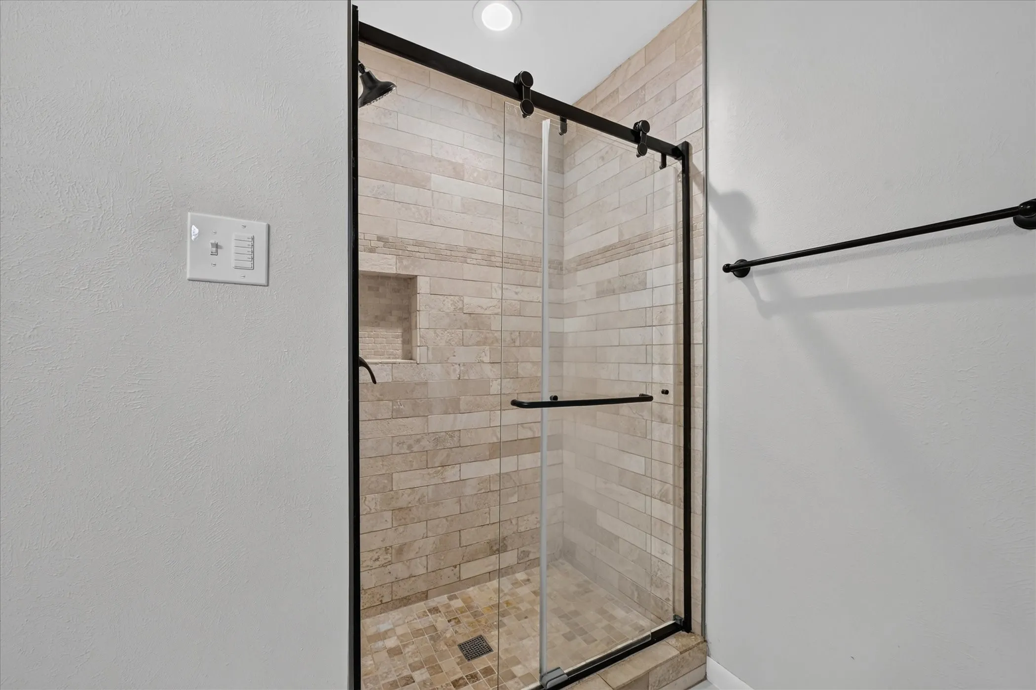Single Family Residence For Sale in Tarrant County , 844 Woodcrest Drive, Hurst, Texas 76053, 3 Bedroom, 2 Bathroom, 2 Garage spaces, 2,266 Sqft, built in 1961, mls#21400494, Real Estate Agent in Hurst, Homes For Sale in Tarrant county, Homes For Sale in Hurst, Realtor in Hurst Texas, Real Estate Brokerage Independent Realty Texas, Luminita Cordes Realtor