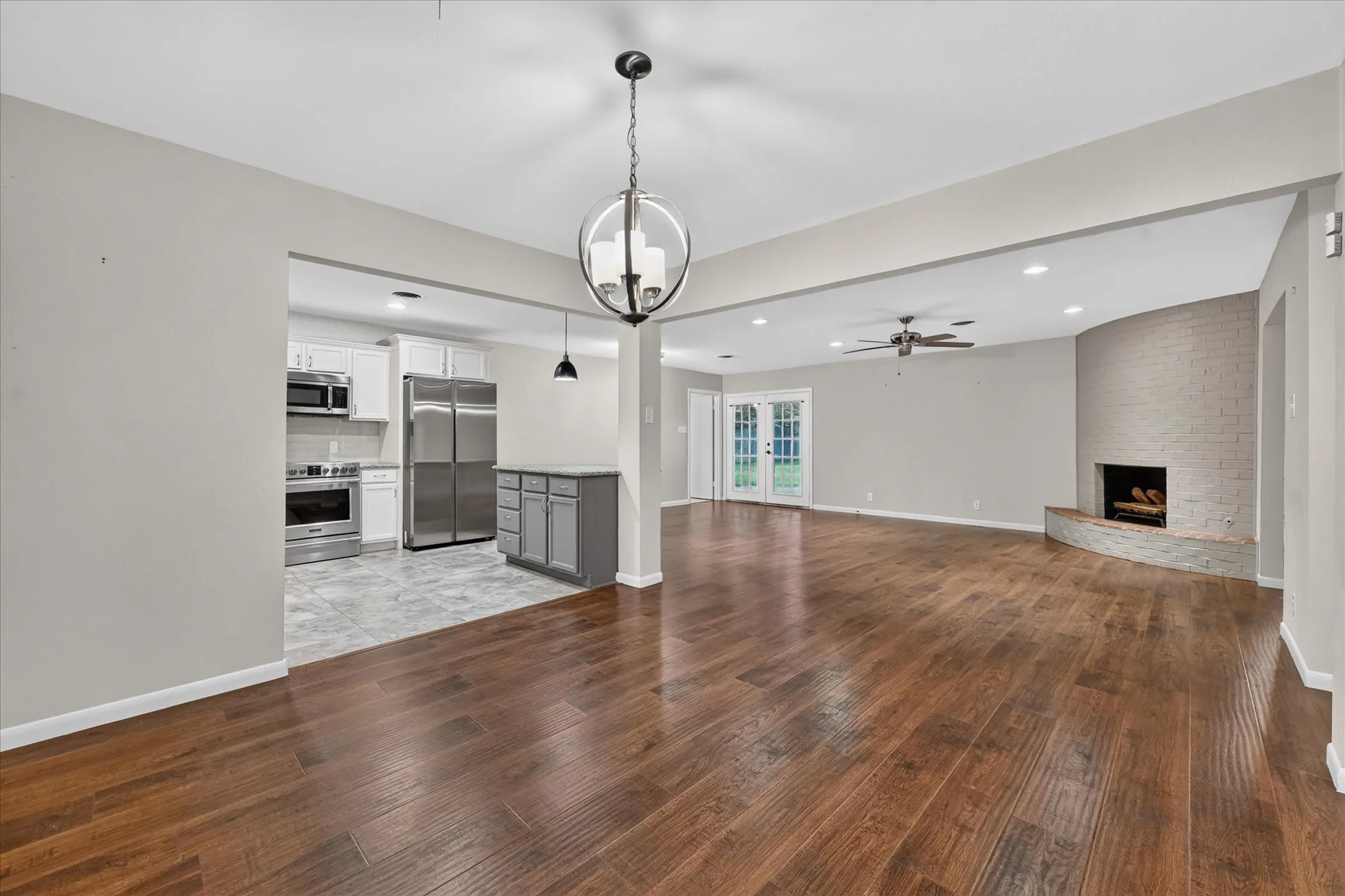 Single Family Residence For Sale in Tarrant County , 844 Woodcrest Drive, Hurst, Texas 76053, 3 Bedroom, 2 Bathroom, 2 Garage spaces, 2,266 Sqft, built in 1961, mls#21400494, Real Estate Agent in Hurst, Homes For Sale in Tarrant county, Homes For Sale in Hurst, Realtor in Hurst Texas, Real Estate Brokerage Independent Realty Texas, Luminita Cordes Realtor