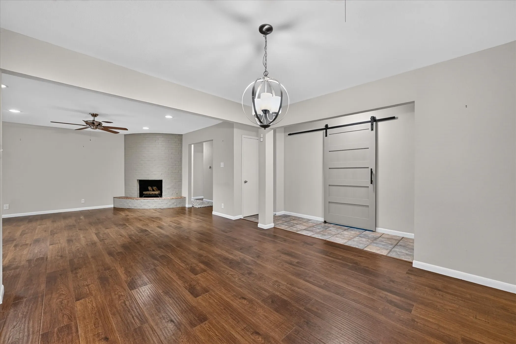 Single Family Residence For Sale in Tarrant County , 844 Woodcrest Drive, Hurst, Texas 76053, 3 Bedroom, 2 Bathroom, 2 Garage spaces, 2,266 Sqft, built in 1961, mls#21400494, Real Estate Agent in Hurst, Homes For Sale in Tarrant county, Homes For Sale in Hurst, Realtor in Hurst Texas, Real Estate Brokerage Independent Realty Texas, Luminita Cordes Realtor
