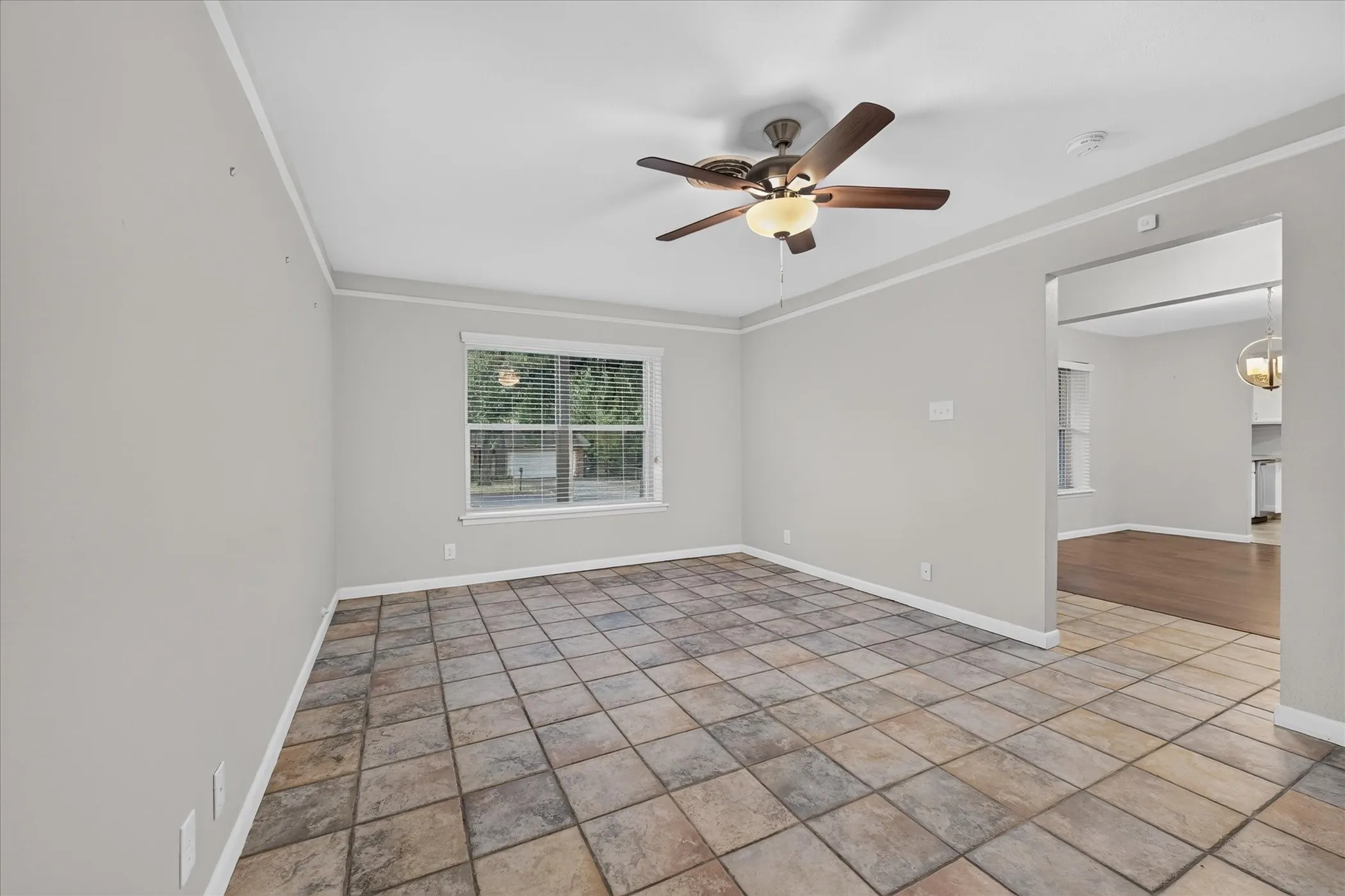 Single Family Residence For Sale in Tarrant County , 844 Woodcrest Drive, Hurst, Texas 76053, 3 Bedroom, 2 Bathroom, 2 Garage spaces, 2,266 Sqft, built in 1961, mls#21400494, Real Estate Agent in Hurst, Homes For Sale in Tarrant county, Homes For Sale in Hurst, Realtor in Hurst Texas, Real Estate Brokerage Independent Realty Texas, Luminita Cordes Realtor