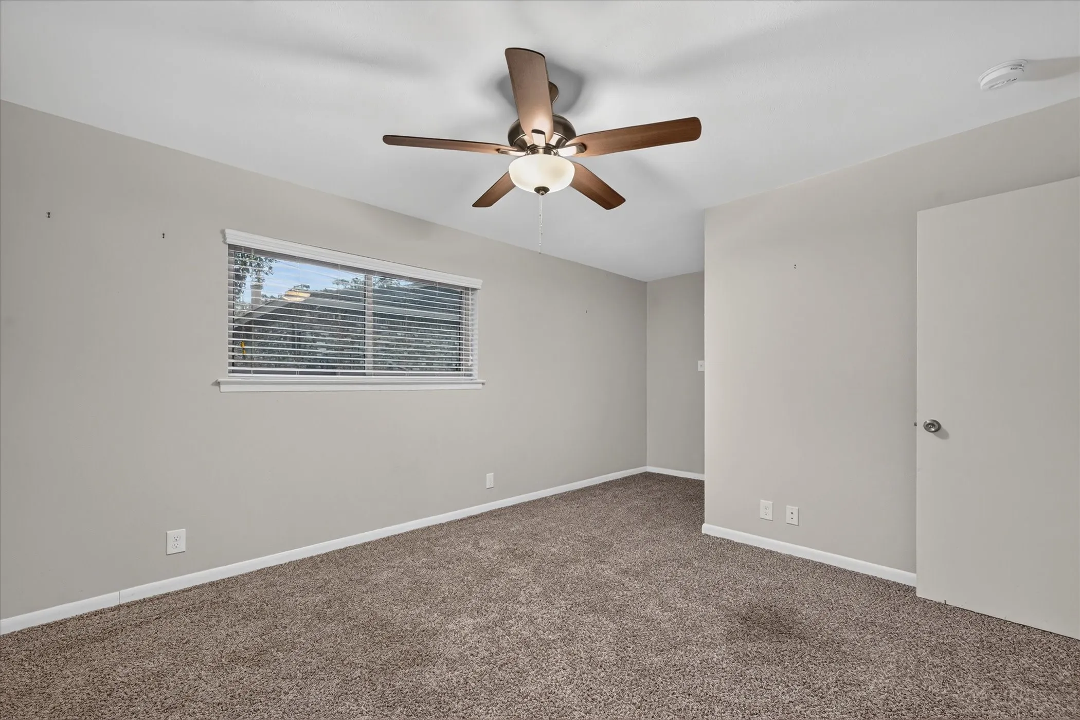 Single Family Residence For Sale in Tarrant County , 844 Woodcrest Drive, Hurst, Texas 76053, 3 Bedroom, 2 Bathroom, 2 Garage spaces, 2,266 Sqft, built in 1961, mls#21400494, Real Estate Agent in Hurst, Homes For Sale in Tarrant county, Homes For Sale in Hurst, Realtor in Hurst Texas, Real Estate Brokerage Independent Realty Texas, Luminita Cordes Realtor
