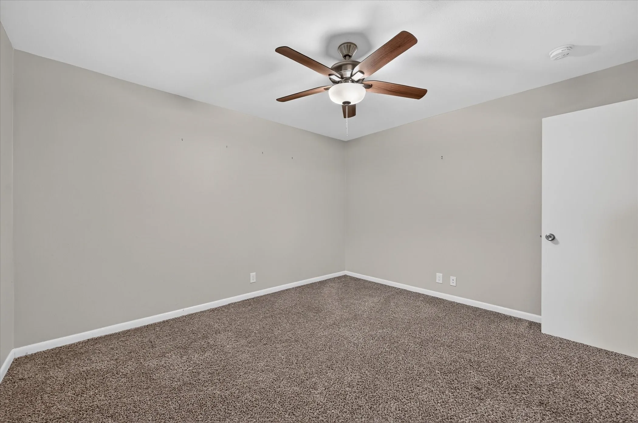 Single Family Residence For Sale in Tarrant County , 844 Woodcrest Drive, Hurst, Texas 76053, 3 Bedroom, 2 Bathroom, 2 Garage spaces, 2,266 Sqft, built in 1961, mls#21400494, Real Estate Agent in Hurst, Homes For Sale in Tarrant county, Homes For Sale in Hurst, Realtor in Hurst Texas, Real Estate Brokerage Independent Realty Texas, Luminita Cordes Realtor