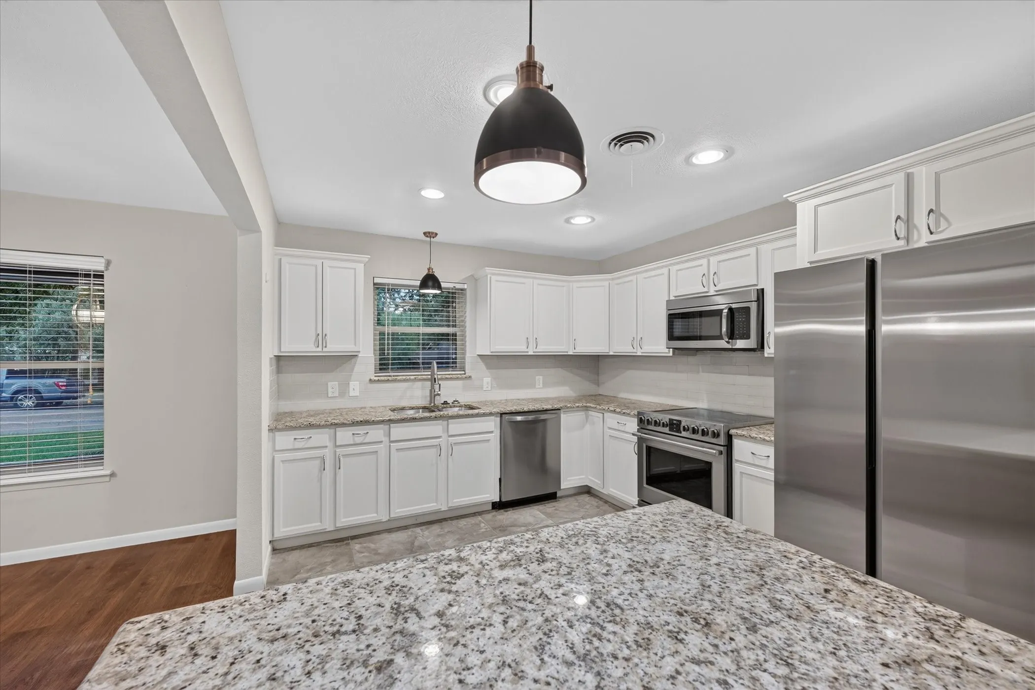 Single Family Residence For Sale in Tarrant County , 844 Woodcrest Drive, Hurst, Texas 76053, 3 Bedroom, 2 Bathroom, 2 Garage spaces, 2,266 Sqft, built in 1961, mls#21400494, Real Estate Agent in Hurst, Homes For Sale in Tarrant county, Homes For Sale in Hurst, Realtor in Hurst Texas, Real Estate Brokerage Independent Realty Texas, Luminita Cordes Realtor