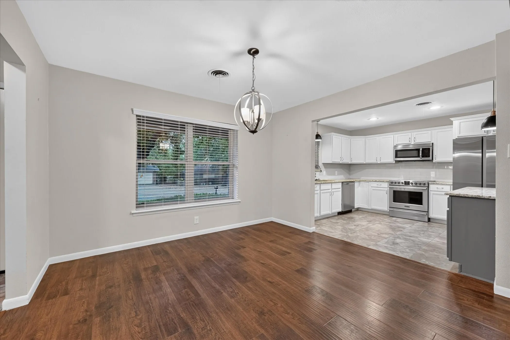 Single Family Residence For Sale in Tarrant County , 844 Woodcrest Drive, Hurst, Texas 76053, 3 Bedroom, 2 Bathroom, 2 Garage spaces, 2,266 Sqft, built in 1961, mls#21400494, Real Estate Agent in Hurst, Homes For Sale in Tarrant county, Homes For Sale in Hurst, Realtor in Hurst Texas, Real Estate Brokerage Independent Realty Texas, Luminita Cordes Realtor
