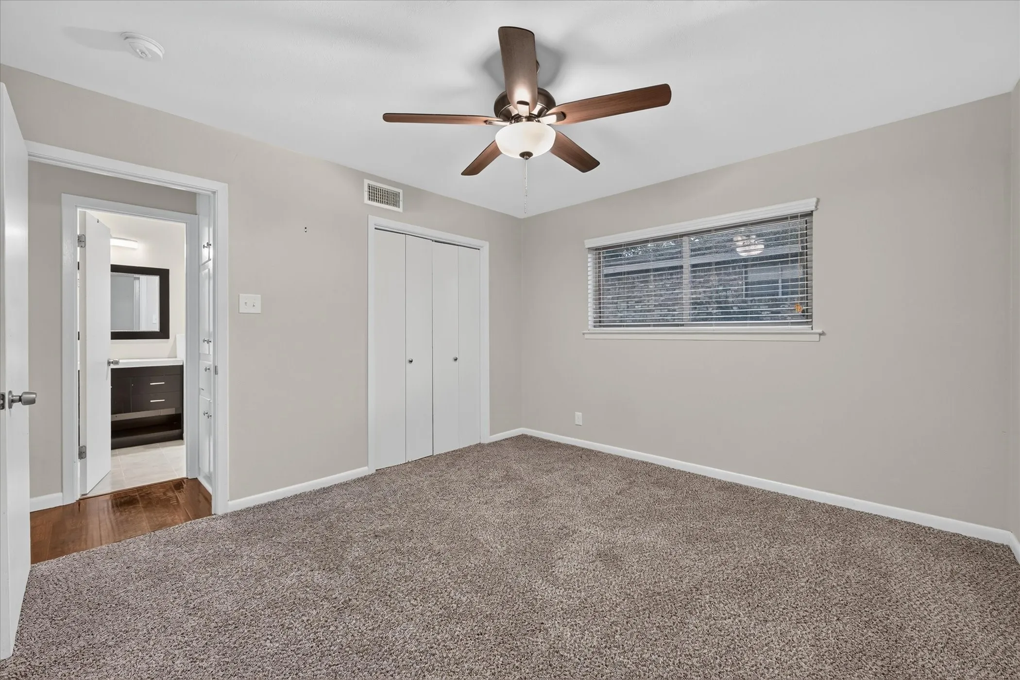 Single Family Residence For Sale in Tarrant County , 844 Woodcrest Drive, Hurst, Texas 76053, 3 Bedroom, 2 Bathroom, 2 Garage spaces, 2,266 Sqft, built in 1961, mls#21400494, Real Estate Agent in Hurst, Homes For Sale in Tarrant county, Homes For Sale in Hurst, Realtor in Hurst Texas, Real Estate Brokerage Independent Realty Texas, Luminita Cordes Realtor