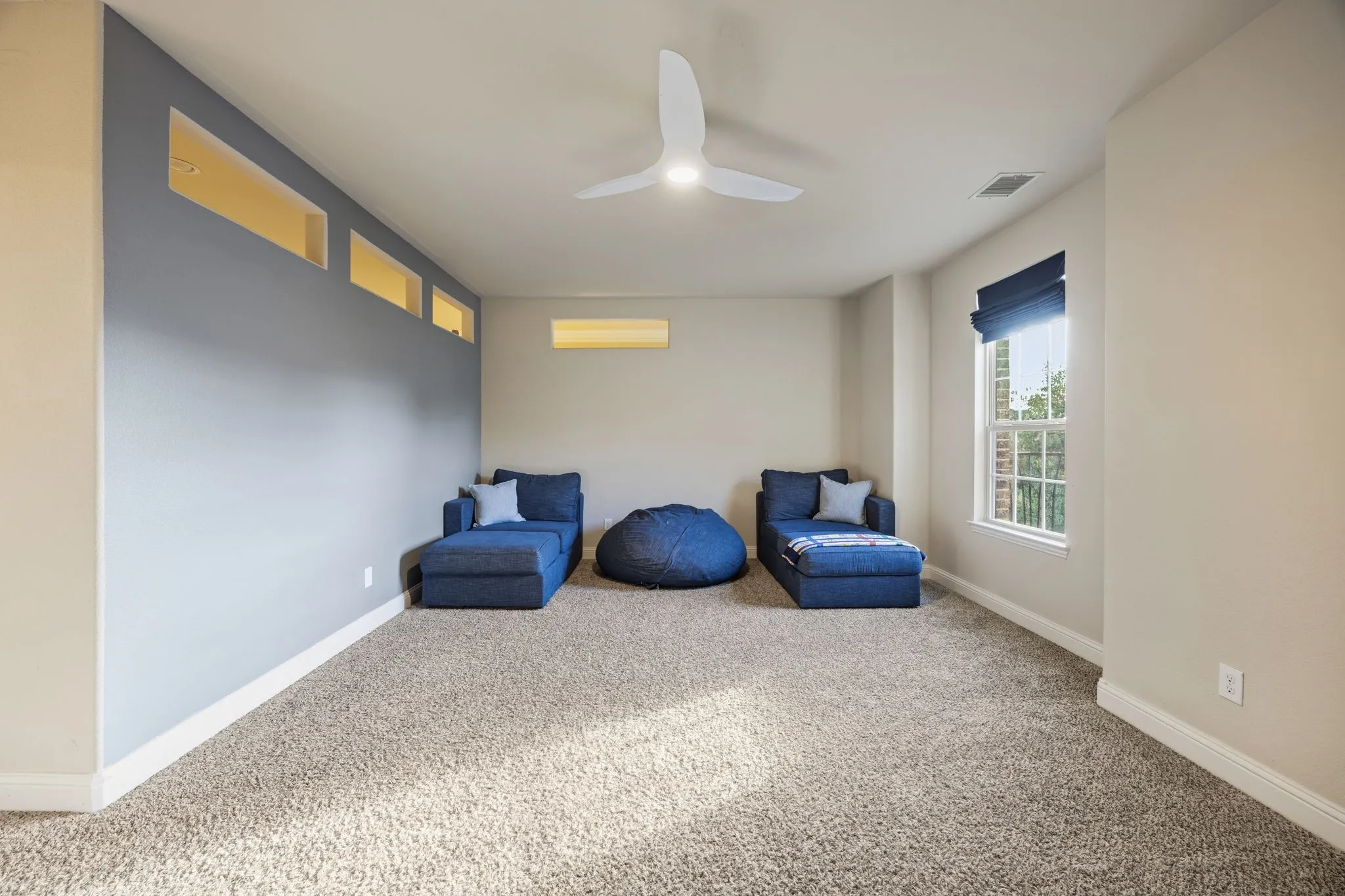 Single Family Residence For Sale in Rockwall County , 665 York Drive, Rockwall, Texas 75087, 4 Bedroom, 3 Bathroom, 3 Garage spaces, 3,161 Sqft, built in 2014, mls#21400528, Real Estate Agent in Rockwall, Homes For Sale in Rockwall county, Homes For Sale in Rockwall, Realtor in Rockwall Texas, Real Estate Brokerage Independent Realty Texas, Luminita Cordes Realtor
