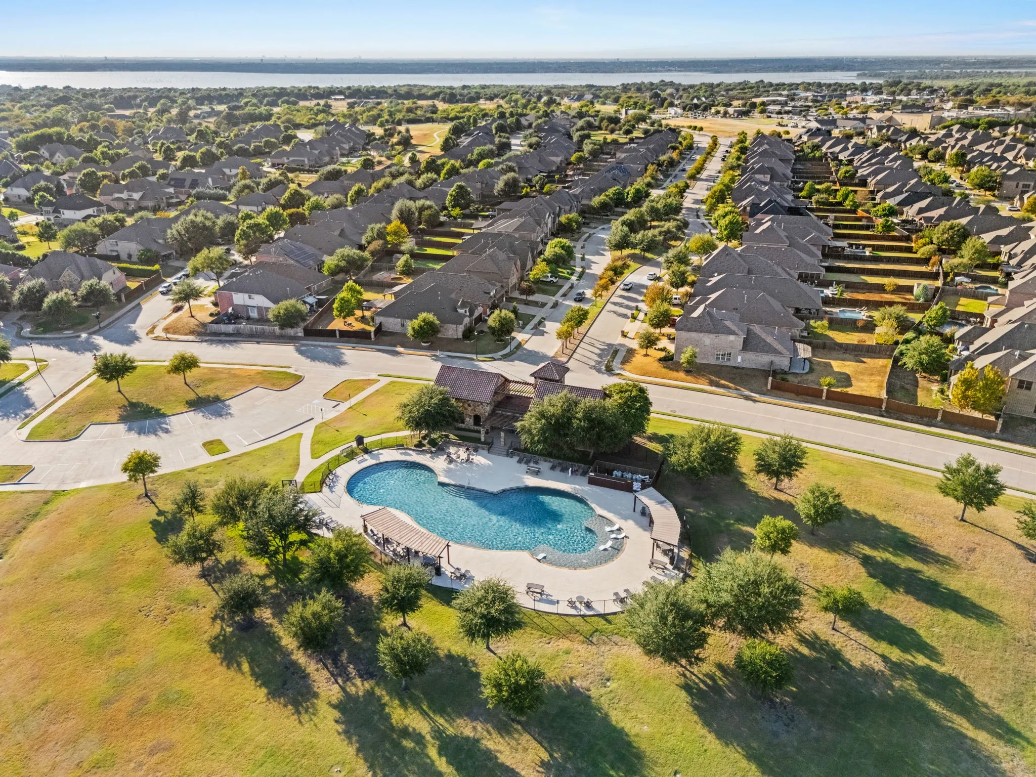 Single Family Residence For Sale in Rockwall County , 665 York Drive, Rockwall, Texas 75087, 4 Bedroom, 3 Bathroom, 3 Garage spaces, 3,161 Sqft, built in 2014, mls#21400528, Real Estate Agent in Rockwall, Homes For Sale in Rockwall county, Homes For Sale in Rockwall, Realtor in Rockwall Texas, Real Estate Brokerage Independent Realty Texas, Luminita Cordes Realtor