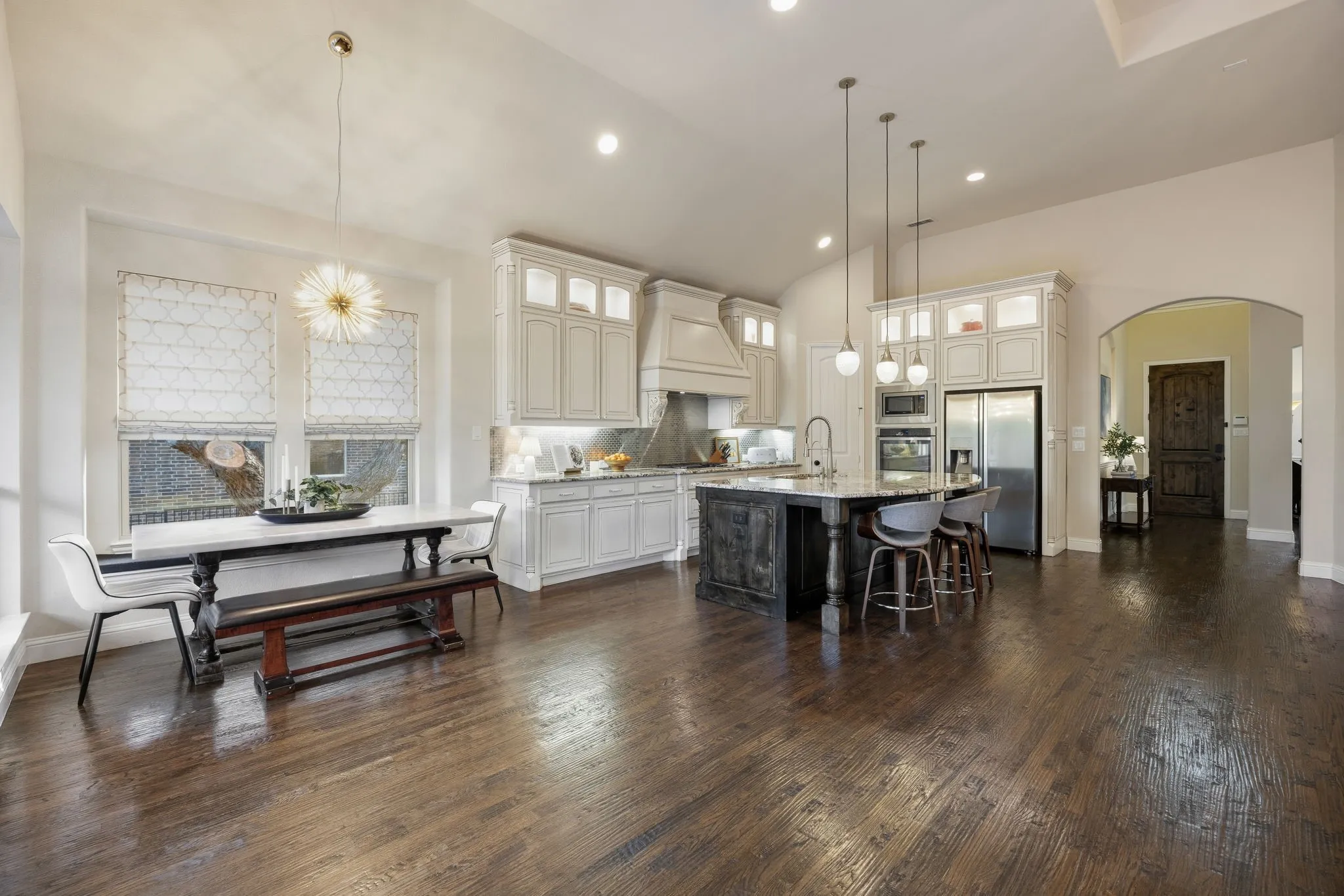 Single Family Residence For Sale in Rockwall County , 665 York Drive, Rockwall, Texas 75087, 4 Bedroom, 3 Bathroom, 3 Garage spaces, 3,161 Sqft, built in 2014, mls#21400528, Real Estate Agent in Rockwall, Homes For Sale in Rockwall county, Homes For Sale in Rockwall, Realtor in Rockwall Texas, Real Estate Brokerage Independent Realty Texas, Luminita Cordes Realtor