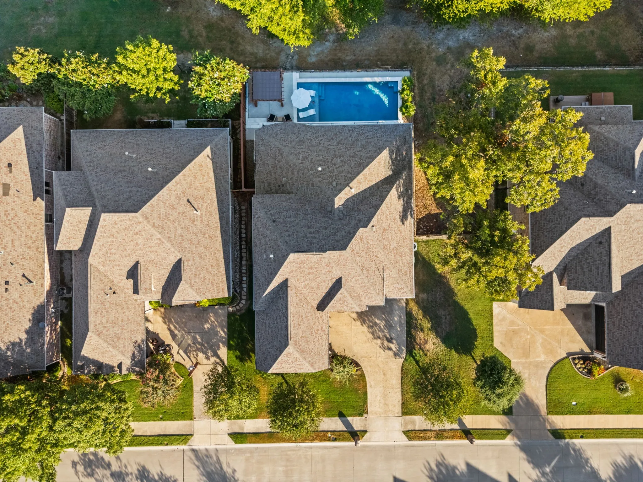 Single Family Residence For Sale in Rockwall County , 665 York Drive, Rockwall, Texas 75087, 4 Bedroom, 3 Bathroom, 3 Garage spaces, 3,161 Sqft, built in 2014, mls#21400528, Real Estate Agent in Rockwall, Homes For Sale in Rockwall county, Homes For Sale in Rockwall, Realtor in Rockwall Texas, Real Estate Brokerage Independent Realty Texas, Luminita Cordes Realtor
