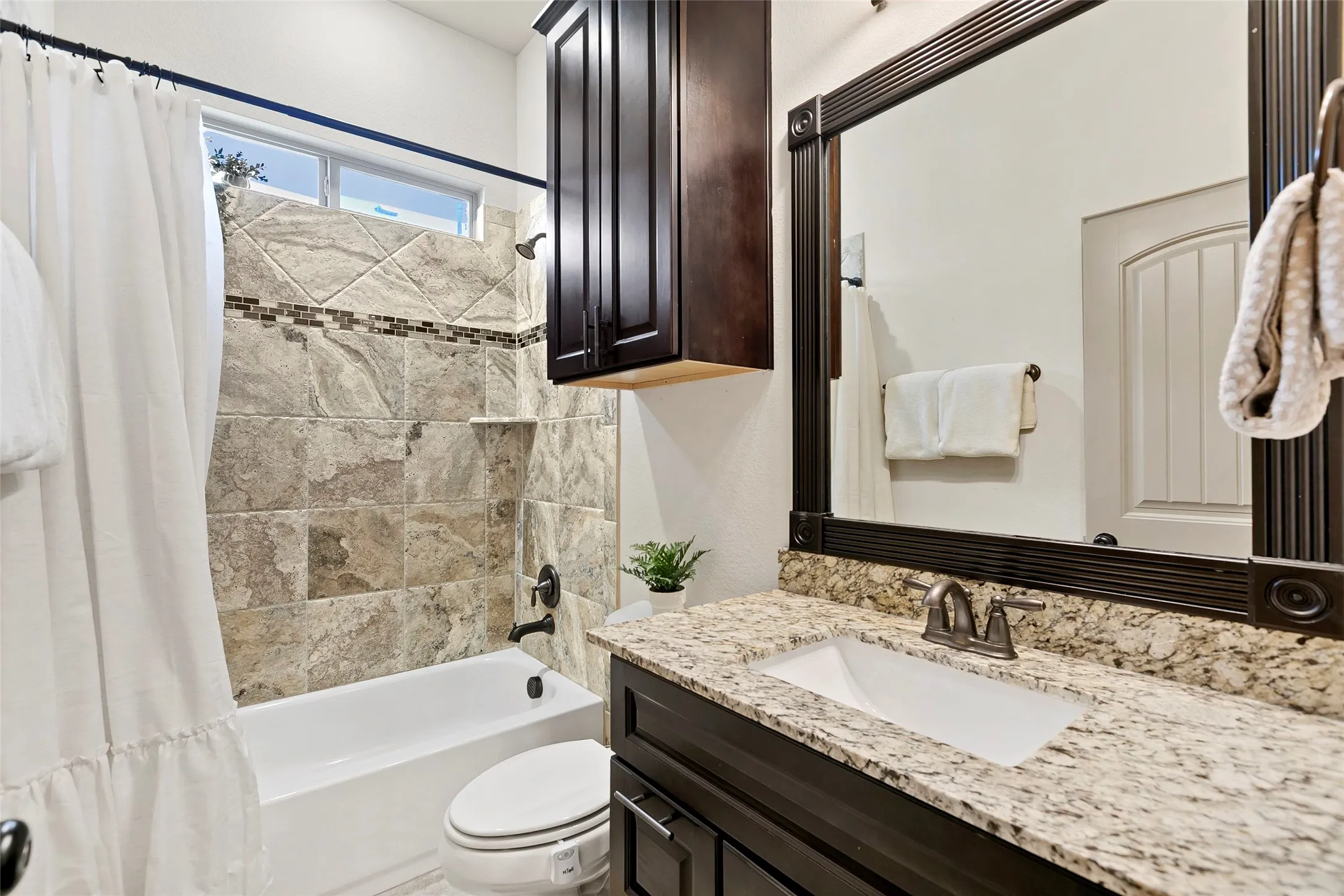 Single Family Residence For Sale in Kaufman County , 616 Spruce Trail, Forney, Texas 75126, 3 Bedroom, 2 Bathroom, 2 Garage spaces, 1,950 Sqft, built in 2018, mls#21397694, Real Estate Agent in Forney, Homes For Sale in Kaufman county, Homes For Sale in Forney, Realtor in Forney Texas, Real Estate Brokerage Independent Realty Texas, Luminita Cordes Realtor