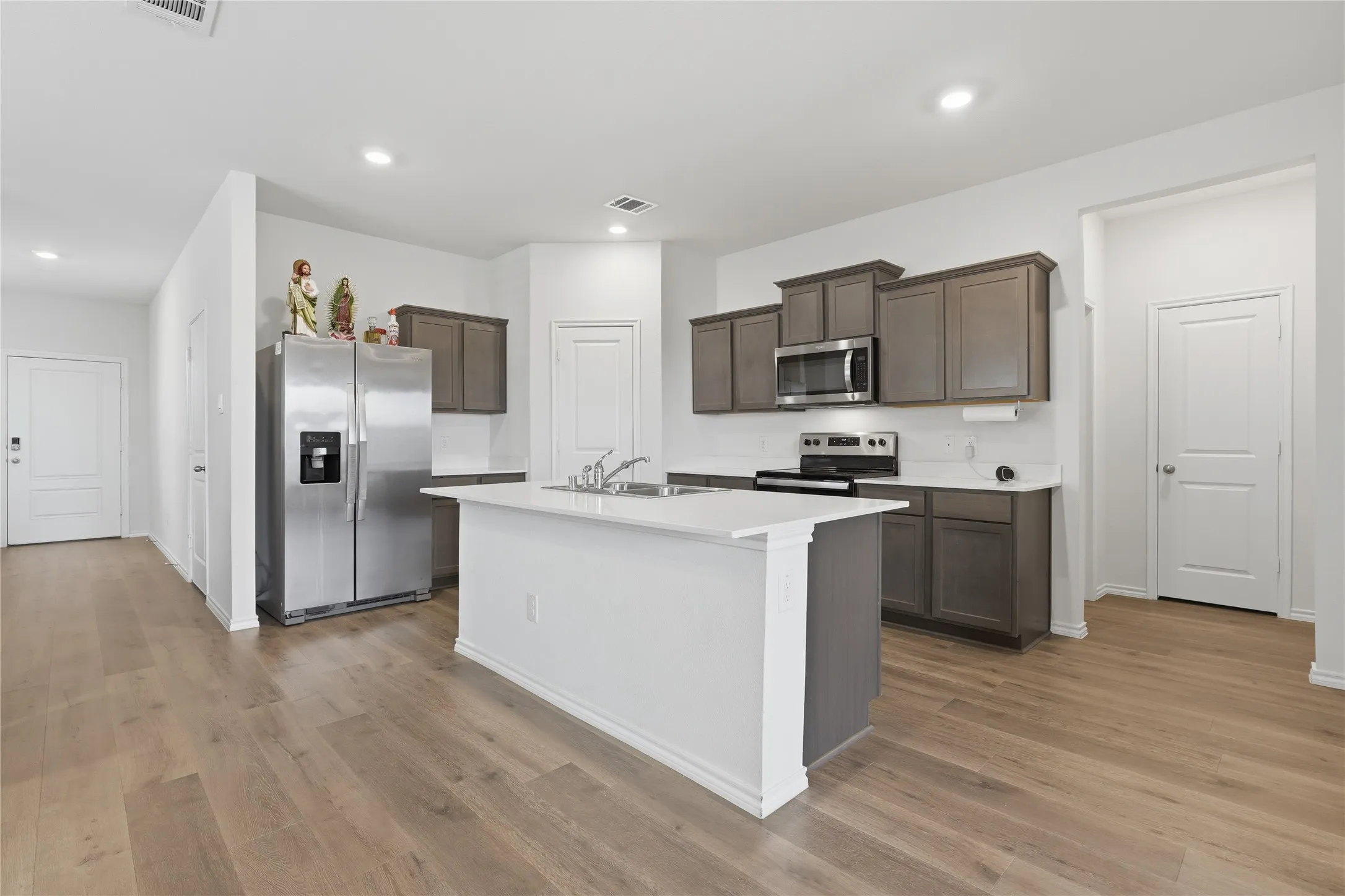 Single Family Residence For Sale in Hunt County , 2102 Bailer Way, Royse City, Texas 75189, 5 Bedroom, 3 Bathroom, 2 Garage spaces, 2,521 Sqft, built in 2023, mls#21400516, Real Estate Agent in Royse City, Homes For Sale in Hunt county, Homes For Sale in Royse City, Realtor in Royse City Texas, Real Estate Brokerage Independent Realty Texas, Luminita Cordes Realtor