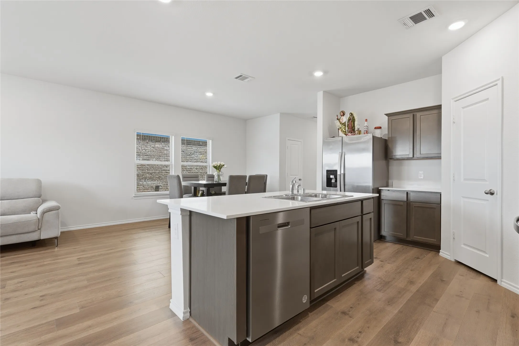 Single Family Residence For Sale in Hunt County , 2102 Bailer Way, Royse City, Texas 75189, 5 Bedroom, 3 Bathroom, 2 Garage spaces, 2,521 Sqft, built in 2023, mls#21400516, Real Estate Agent in Royse City, Homes For Sale in Hunt county, Homes For Sale in Royse City, Realtor in Royse City Texas, Real Estate Brokerage Independent Realty Texas, Luminita Cordes Realtor
