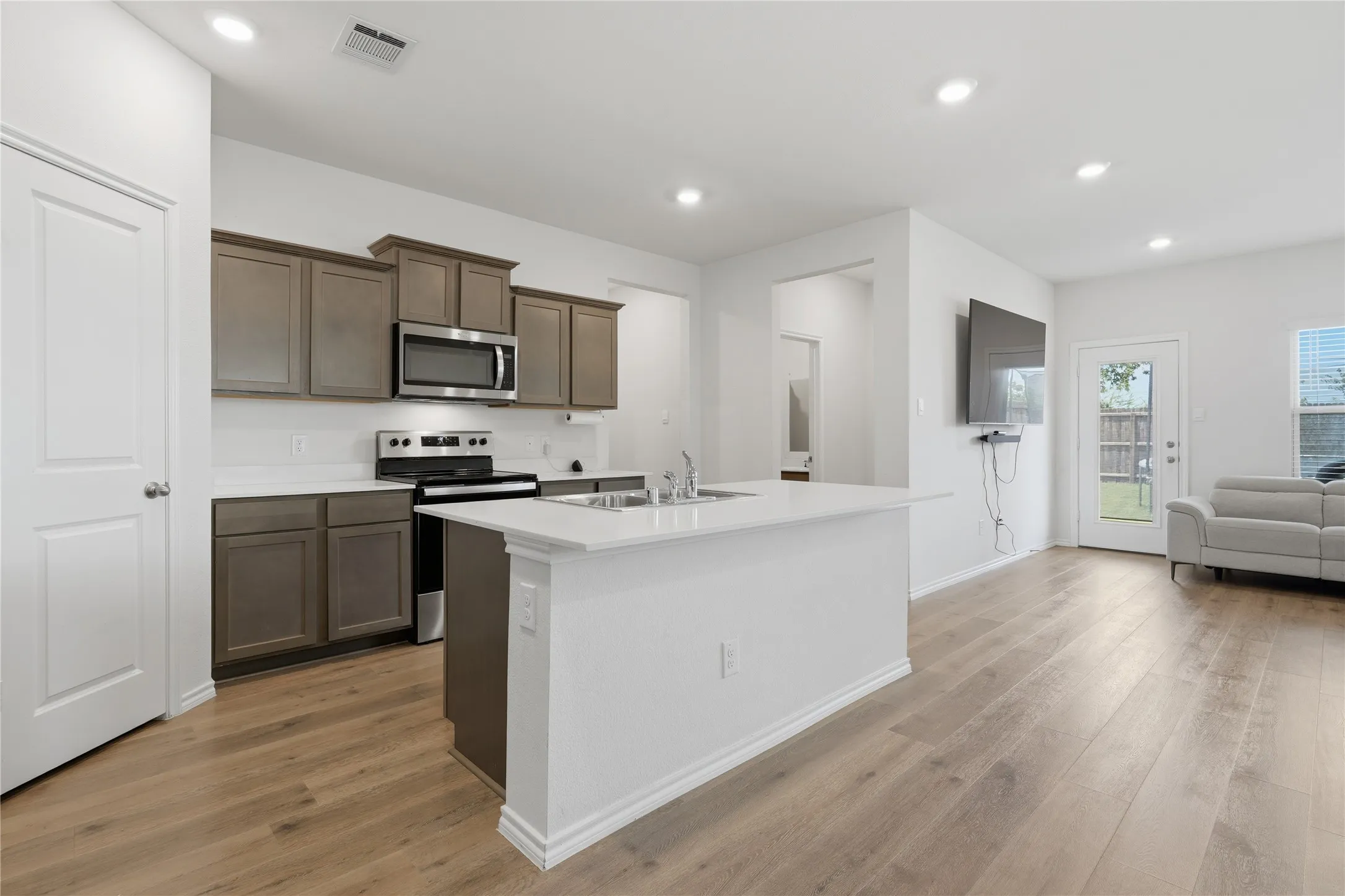 Single Family Residence For Sale in Hunt County , 2102 Bailer Way, Royse City, Texas 75189, 5 Bedroom, 3 Bathroom, 2 Garage spaces, 2,521 Sqft, built in 2023, mls#21400516, Real Estate Agent in Royse City, Homes For Sale in Hunt county, Homes For Sale in Royse City, Realtor in Royse City Texas, Real Estate Brokerage Independent Realty Texas, Luminita Cordes Realtor