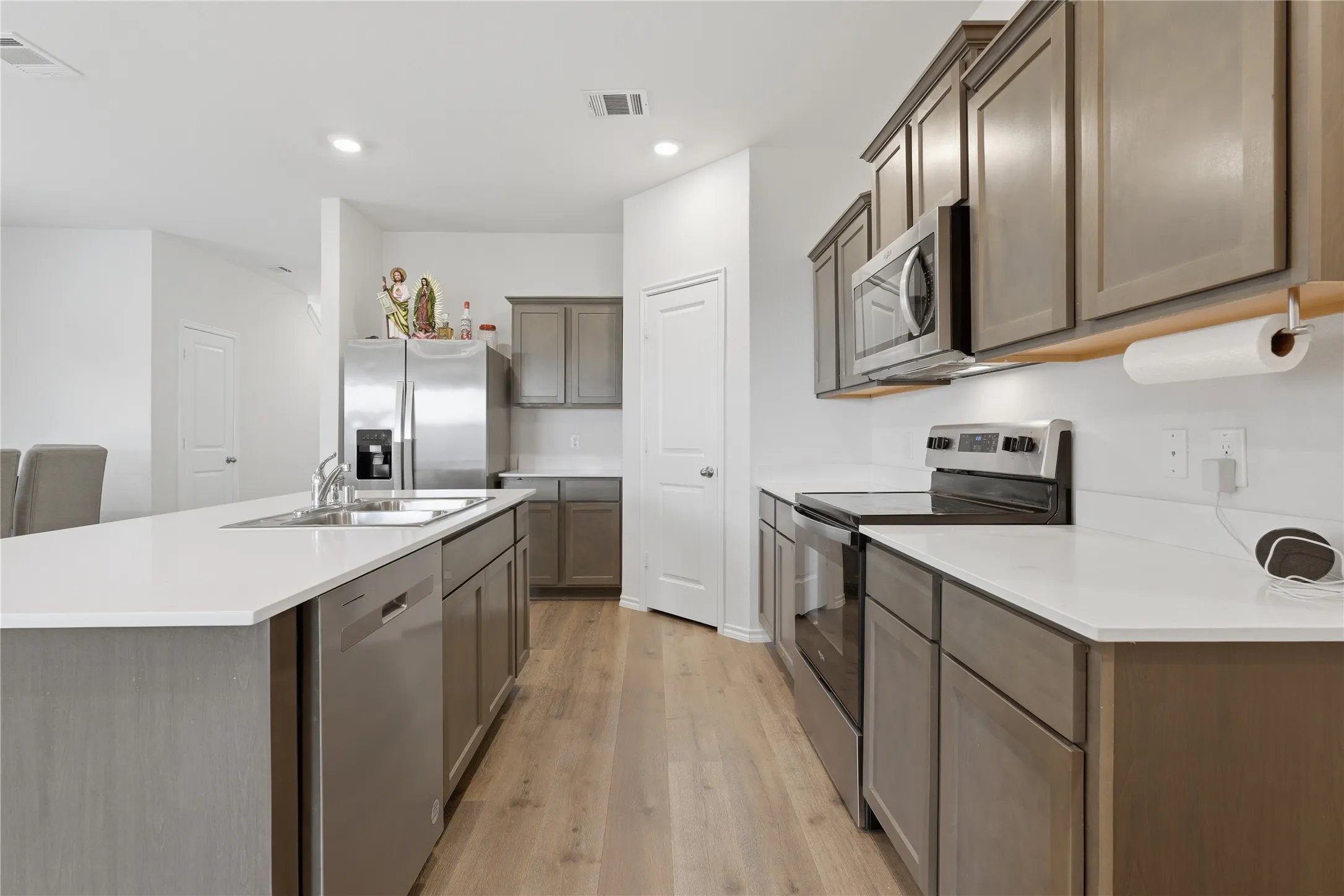 Single Family Residence For Sale in Hunt County , 2102 Bailer Way, Royse City, Texas 75189, 5 Bedroom, 3 Bathroom, 2 Garage spaces, 2,521 Sqft, built in 2023, mls#21400516, Real Estate Agent in Royse City, Homes For Sale in Hunt county, Homes For Sale in Royse City, Realtor in Royse City Texas, Real Estate Brokerage Independent Realty Texas, Luminita Cordes Realtor