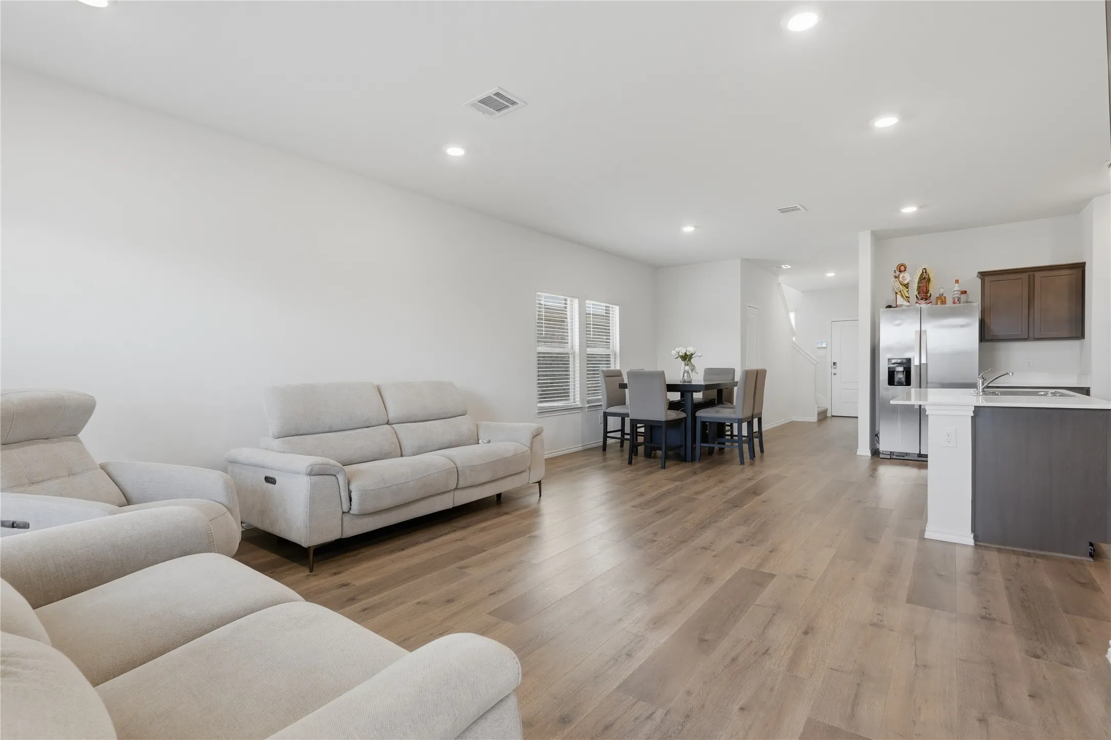 Single Family Residence For Sale in Hunt County , 2102 Bailer Way, Royse City, Texas 75189, 5 Bedroom, 3 Bathroom, 2 Garage spaces, 2,521 Sqft, built in 2023, mls#21400516, Real Estate Agent in Royse City, Homes For Sale in Hunt county, Homes For Sale in Royse City, Realtor in Royse City Texas, Real Estate Brokerage Independent Realty Texas, Luminita Cordes Realtor