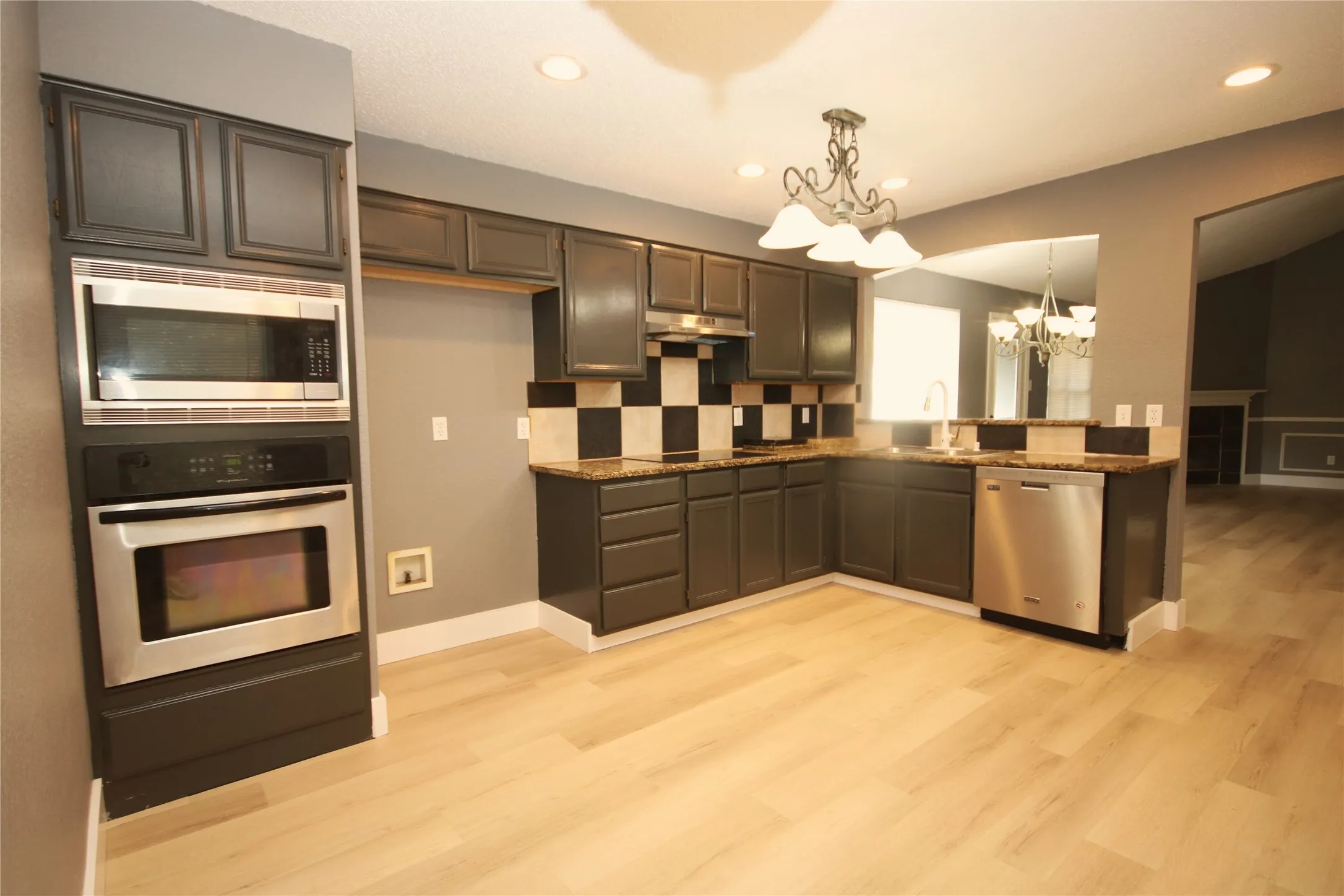 Single Family Residence For Rent in Tarrant County , 6414 Juliette Run, Arlington, Texas 76002, 5 Bedroom, 3 Bathroom, 2 Garage spaces, 1,869 Sqft, built in 1997, mls#21396436, Real Estate Agent in Arlington, Homes For Rent in Tarrant county, Homes For Rent in Arlington, Realtor in Arlington Texas, Real Estate Brokerage Independent Realty Texas, Luminita Cordes Realtor