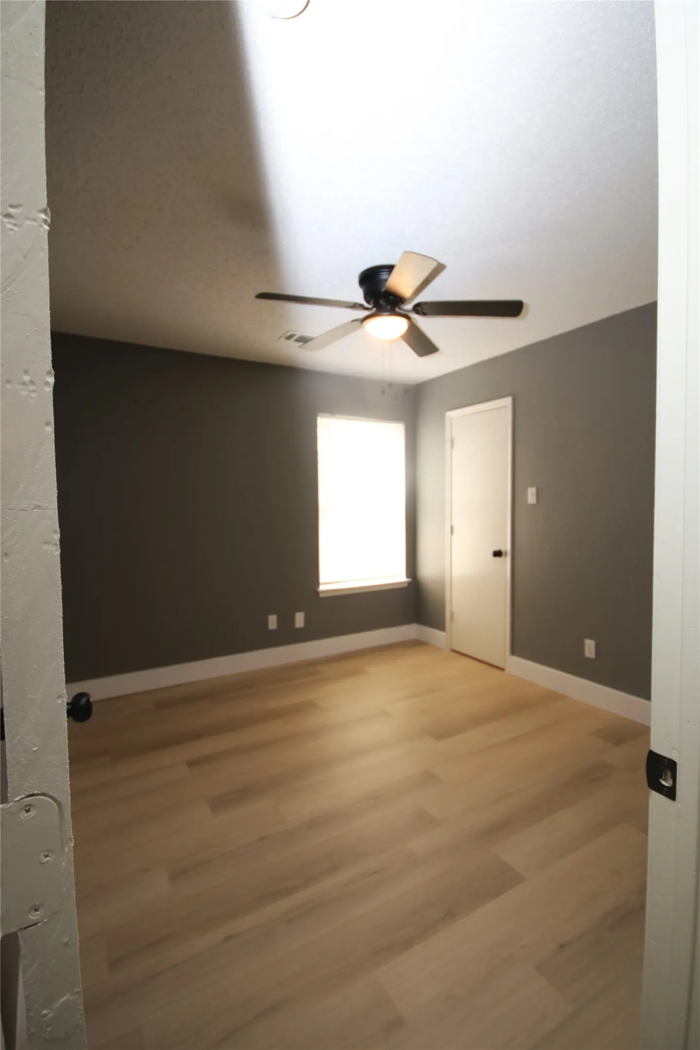Single Family Residence For Rent in Tarrant County , 6414 Juliette Run, Arlington, Texas 76002, 5 Bedroom, 3 Bathroom, 2 Garage spaces, 1,869 Sqft, built in 1997, mls#21396436, Real Estate Agent in Arlington, Homes For Rent in Tarrant county, Homes For Rent in Arlington, Realtor in Arlington Texas, Real Estate Brokerage Independent Realty Texas, Luminita Cordes Realtor