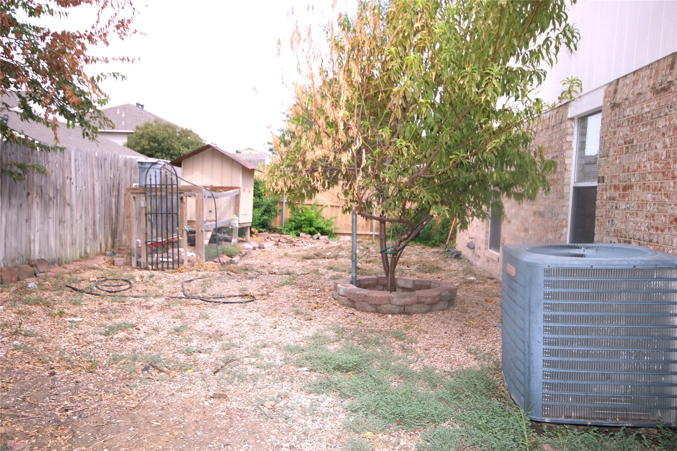 Single Family Residence For Rent in Tarrant County , 6414 Juliette Run, Arlington, Texas 76002, 5 Bedroom, 3 Bathroom, 2 Garage spaces, 1,869 Sqft, built in 1997, mls#21396436, Real Estate Agent in Arlington, Homes For Rent in Tarrant county, Homes For Rent in Arlington, Realtor in Arlington Texas, Real Estate Brokerage Independent Realty Texas, Luminita Cordes Realtor