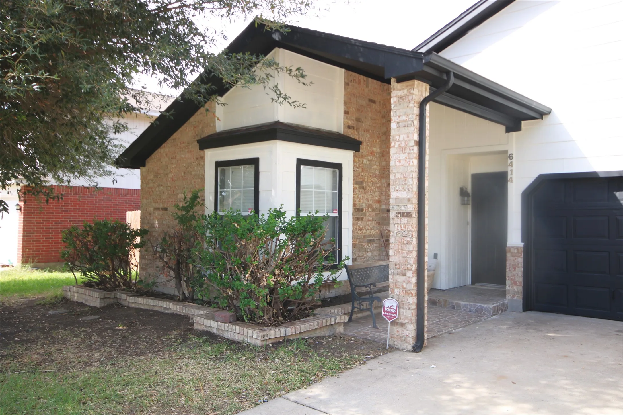Single Family Residence For Rent in Tarrant County , 6414 Juliette Run, Arlington, Texas 76002, 5 Bedroom, 3 Bathroom, 2 Garage spaces, 1,869 Sqft, built in 1997, mls#21396436, Real Estate Agent in Arlington, Homes For Rent in Tarrant county, Homes For Rent in Arlington, Realtor in Arlington Texas, Real Estate Brokerage Independent Realty Texas, Luminita Cordes Realtor