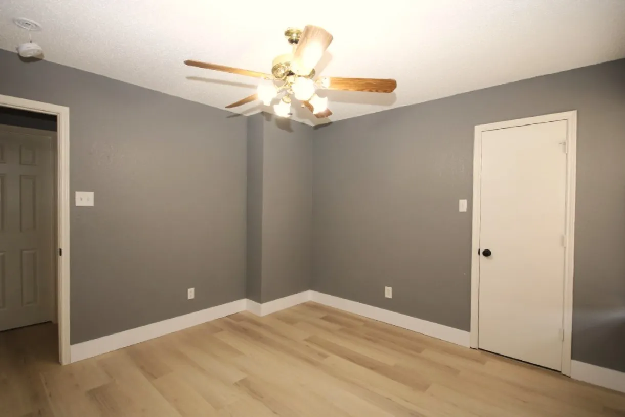 Single Family Residence For Rent in Tarrant County , 6414 Juliette Run, Arlington, Texas 76002, 5 Bedroom, 3 Bathroom, 2 Garage spaces, 1,869 Sqft, built in 1997, mls#21396436, Real Estate Agent in Arlington, Homes For Rent in Tarrant county, Homes For Rent in Arlington, Realtor in Arlington Texas, Real Estate Brokerage Independent Realty Texas, Luminita Cordes Realtor