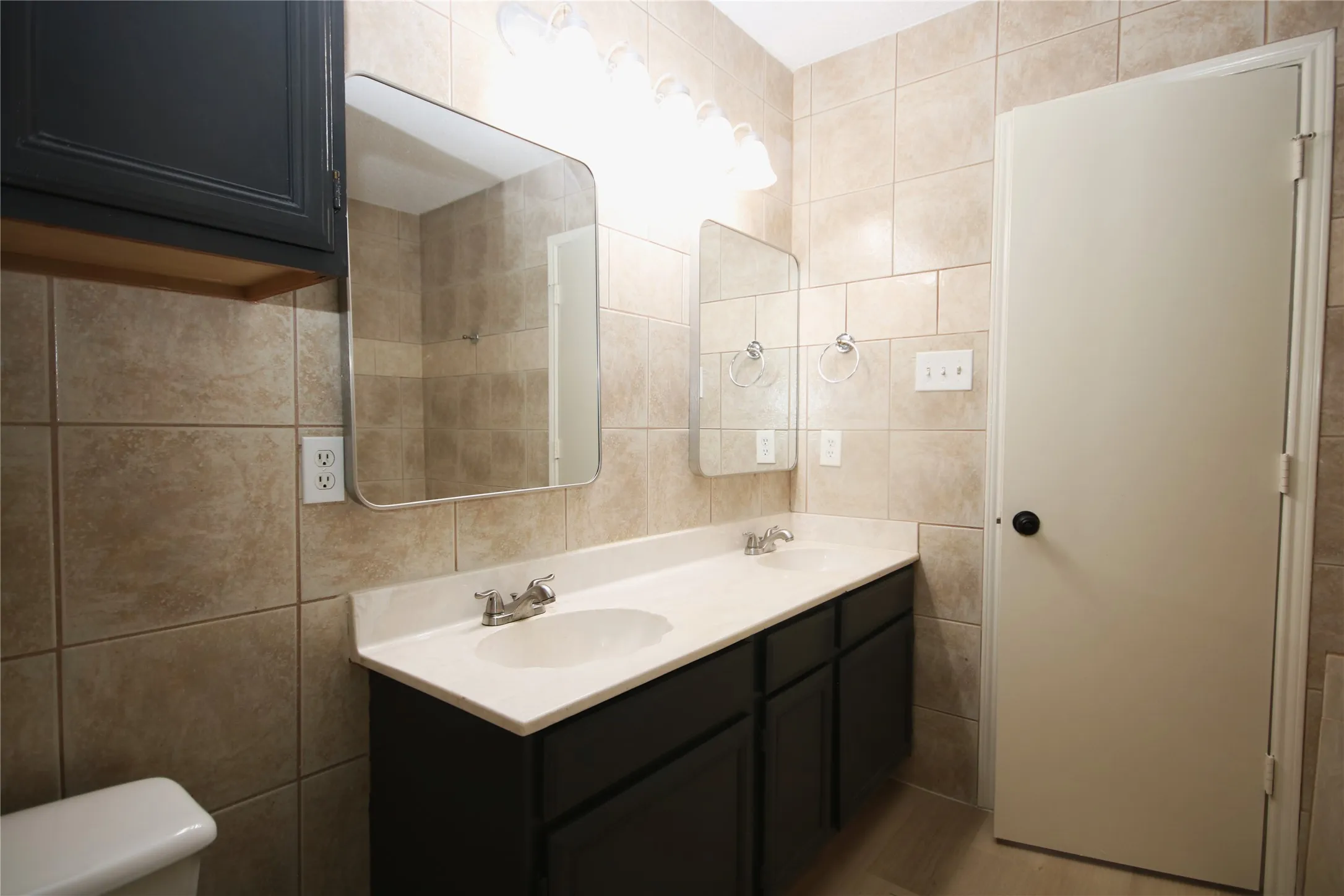 Single Family Residence For Rent in Tarrant County , 6414 Juliette Run, Arlington, Texas 76002, 5 Bedroom, 3 Bathroom, 2 Garage spaces, 1,869 Sqft, built in 1997, mls#21396436, Real Estate Agent in Arlington, Homes For Rent in Tarrant county, Homes For Rent in Arlington, Realtor in Arlington Texas, Real Estate Brokerage Independent Realty Texas, Luminita Cordes Realtor