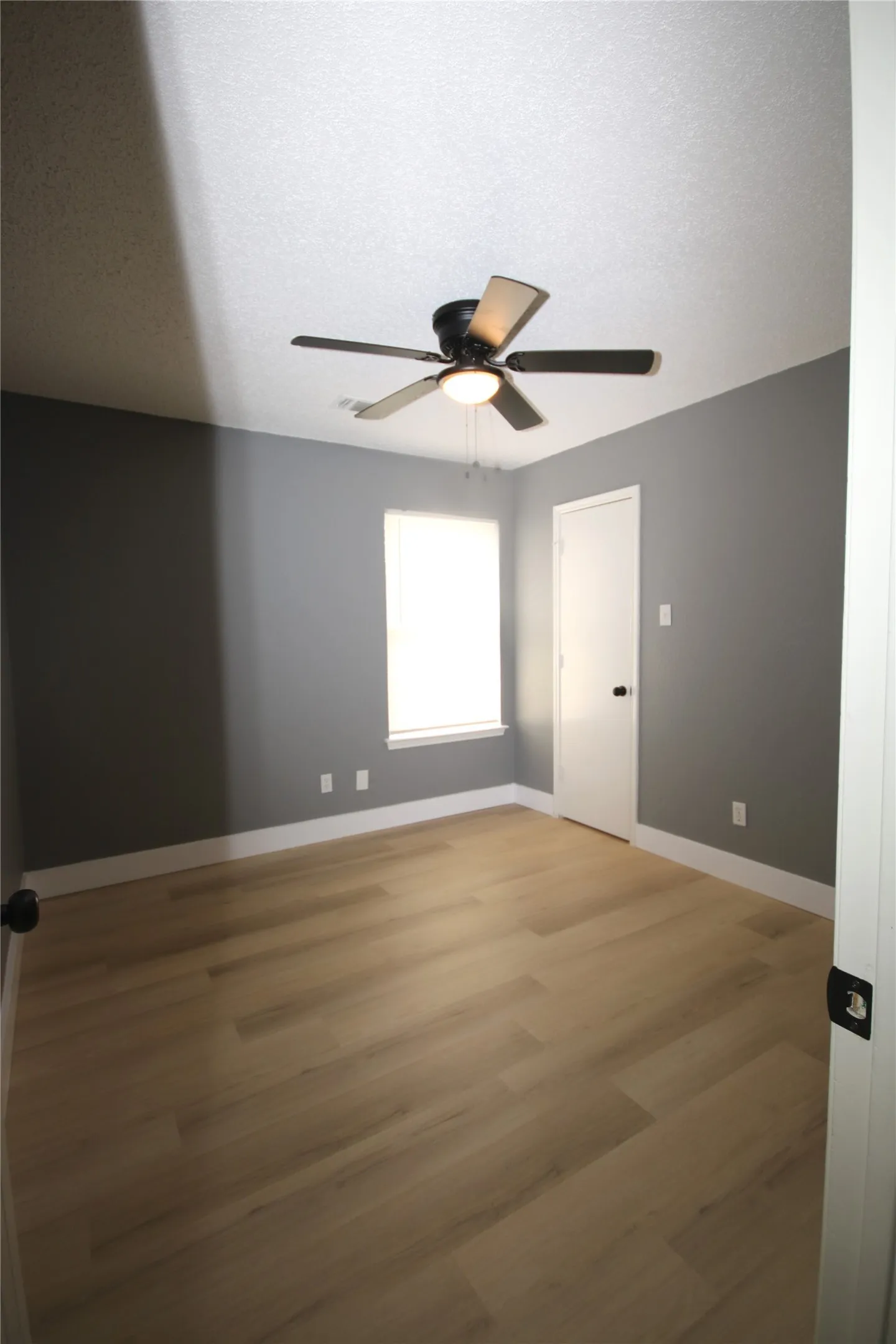 Single Family Residence For Rent in Tarrant County , 6414 Juliette Run, Arlington, Texas 76002, 5 Bedroom, 3 Bathroom, 2 Garage spaces, 1,869 Sqft, built in 1997, mls#21396436, Real Estate Agent in Arlington, Homes For Rent in Tarrant county, Homes For Rent in Arlington, Realtor in Arlington Texas, Real Estate Brokerage Independent Realty Texas, Luminita Cordes Realtor