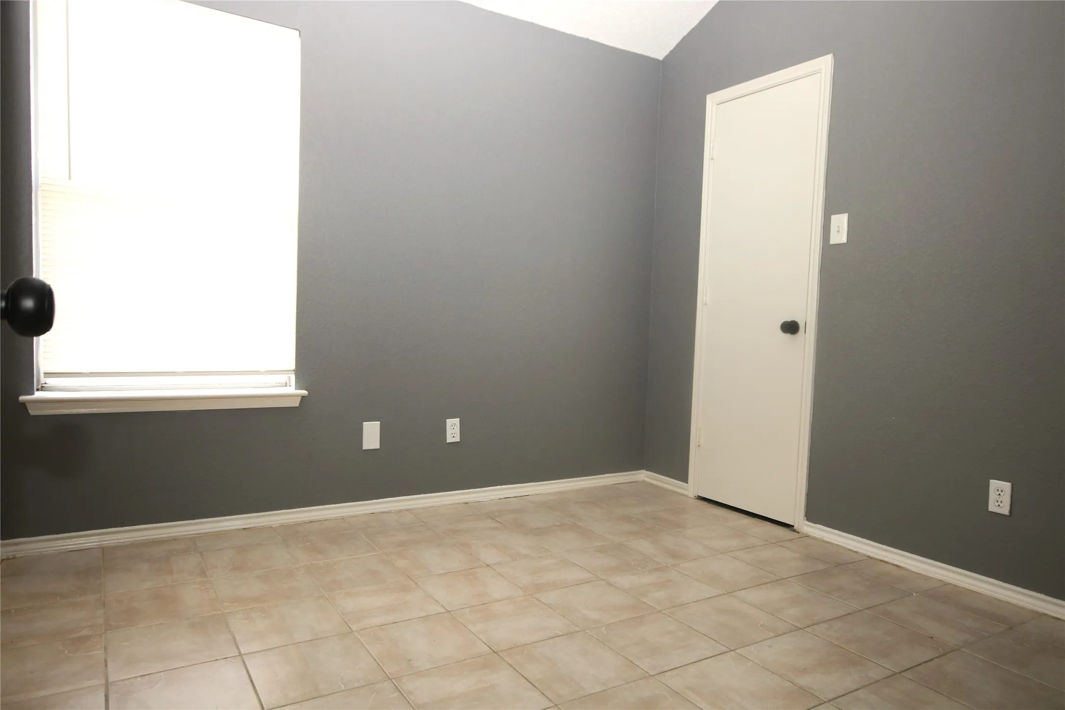 Single Family Residence For Rent in Tarrant County , 6414 Juliette Run, Arlington, Texas 76002, 5 Bedroom, 3 Bathroom, 2 Garage spaces, 1,869 Sqft, built in 1997, mls#21396436, Real Estate Agent in Arlington, Homes For Rent in Tarrant county, Homes For Rent in Arlington, Realtor in Arlington Texas, Real Estate Brokerage Independent Realty Texas, Luminita Cordes Realtor