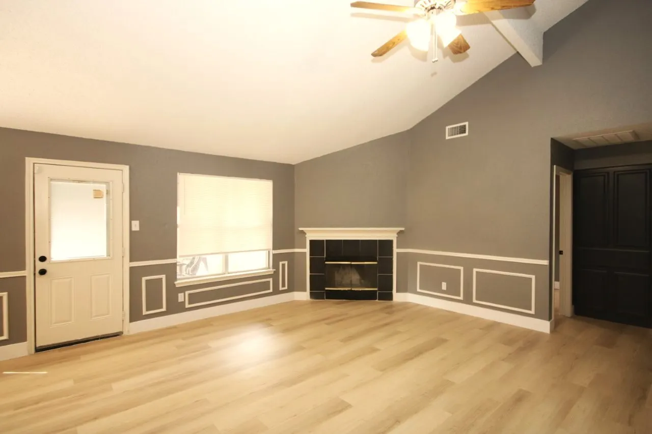 Single Family Residence For Rent in Tarrant County , 6414 Juliette Run, Arlington, Texas 76002, 5 Bedroom, 3 Bathroom, 2 Garage spaces, 1,869 Sqft, built in 1997, mls#21396436, Real Estate Agent in Arlington, Homes For Rent in Tarrant county, Homes For Rent in Arlington, Realtor in Arlington Texas, Real Estate Brokerage Independent Realty Texas, Luminita Cordes Realtor