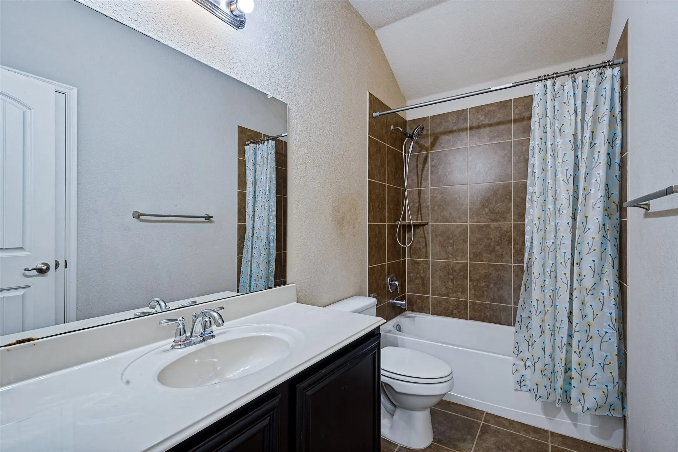 Single Family Residence For Sale in Collin County , 2201 Canyon Point, Mc Kinney, Texas 75071, 4 Bedroom, 3 Bathroom, 2 Garage spaces, 2,394 Sqft, built in 2011, mls#21400055, Real Estate Agent in Mc Kinney, Homes For Sale in Collin county, Homes For Sale in Mc Kinney, Realtor in Mc Kinney Texas, Real Estate Brokerage Independent Realty Texas, Luminita Cordes Realtor