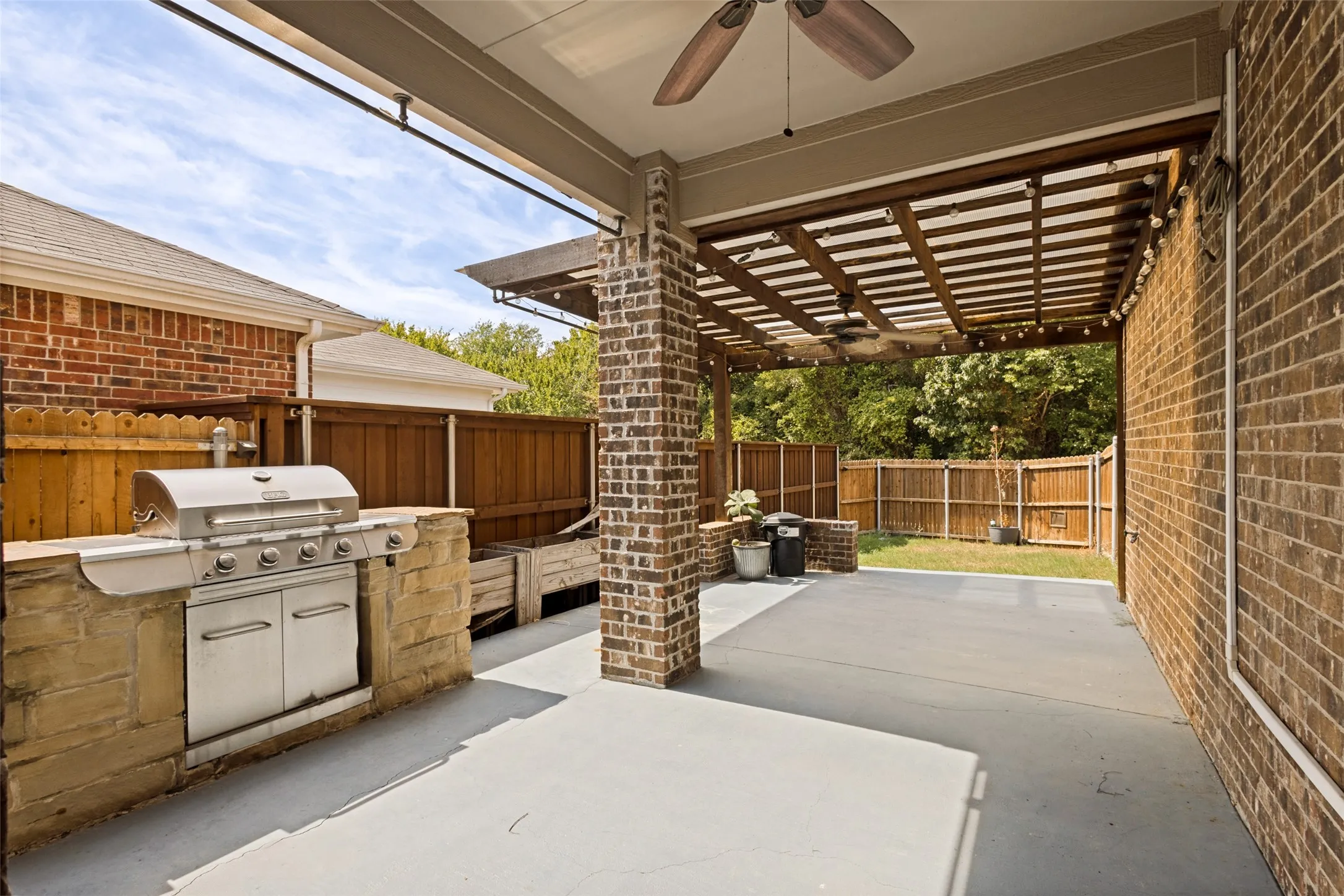 Single Family Residence For Sale in Collin County , 2201 Canyon Point, Mc Kinney, Texas 75071, 4 Bedroom, 3 Bathroom, 2 Garage spaces, 2,394 Sqft, built in 2011, mls#21400055, Real Estate Agent in Mc Kinney, Homes For Sale in Collin county, Homes For Sale in Mc Kinney, Realtor in Mc Kinney Texas, Real Estate Brokerage Independent Realty Texas, Luminita Cordes Realtor