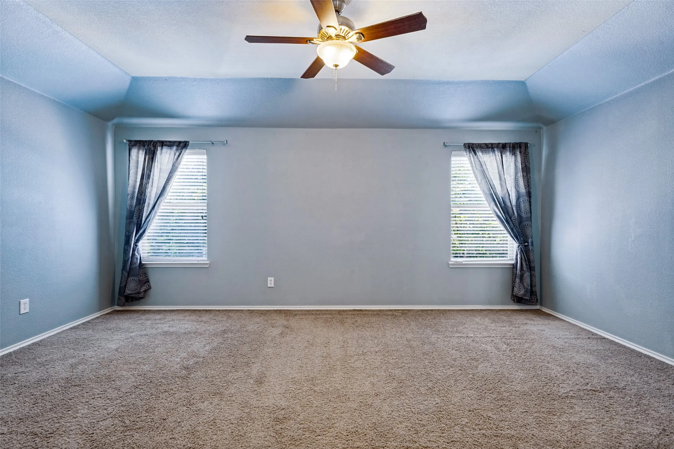 Single Family Residence For Sale in Collin County , 2201 Canyon Point, Mc Kinney, Texas 75071, 4 Bedroom, 3 Bathroom, 2 Garage spaces, 2,394 Sqft, built in 2011, mls#21400055, Real Estate Agent in Mc Kinney, Homes For Sale in Collin county, Homes For Sale in Mc Kinney, Realtor in Mc Kinney Texas, Real Estate Brokerage Independent Realty Texas, Luminita Cordes Realtor