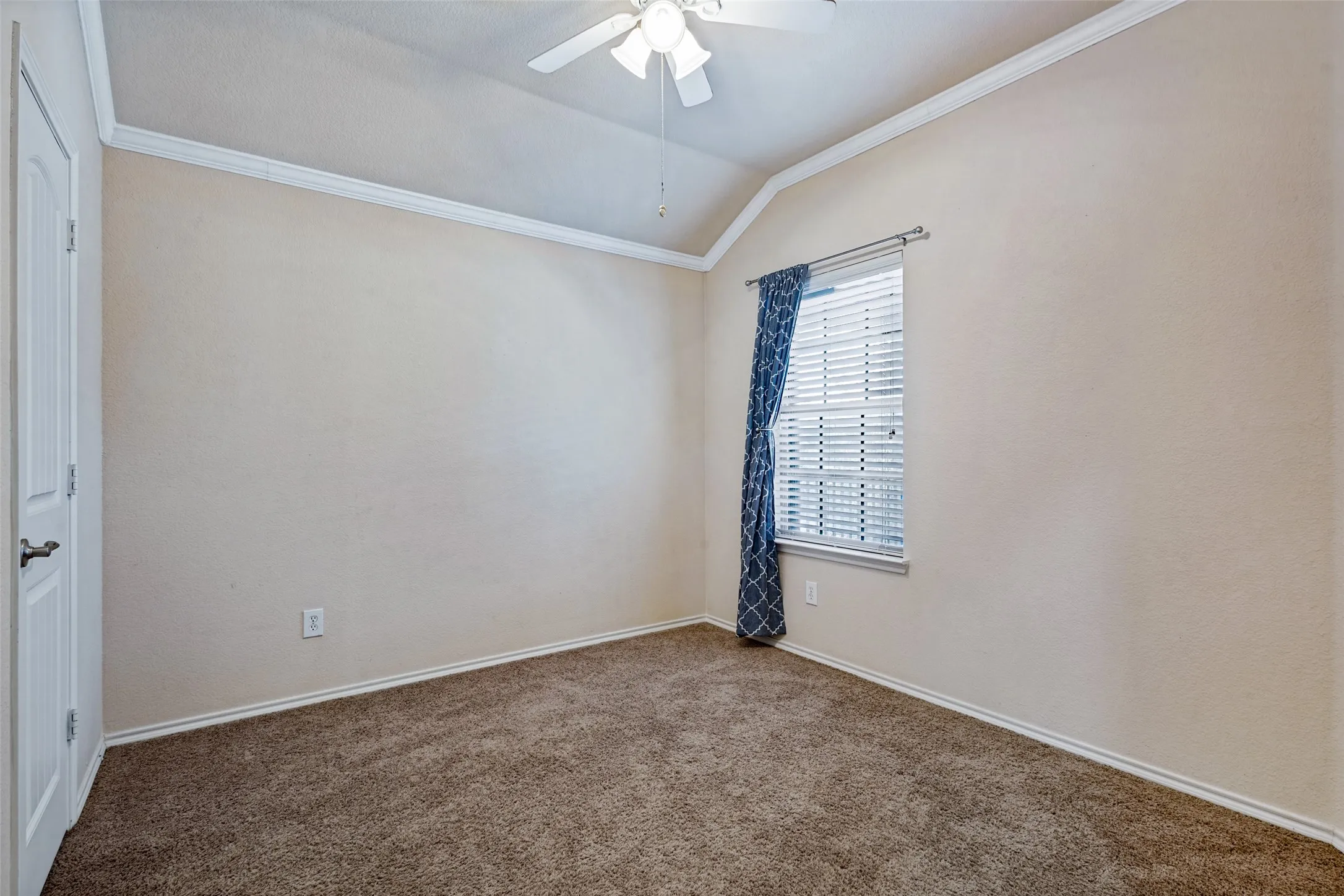 Single Family Residence For Sale in Collin County , 2201 Canyon Point, Mc Kinney, Texas 75071, 4 Bedroom, 3 Bathroom, 2 Garage spaces, 2,394 Sqft, built in 2011, mls#21400055, Real Estate Agent in Mc Kinney, Homes For Sale in Collin county, Homes For Sale in Mc Kinney, Realtor in Mc Kinney Texas, Real Estate Brokerage Independent Realty Texas, Luminita Cordes Realtor