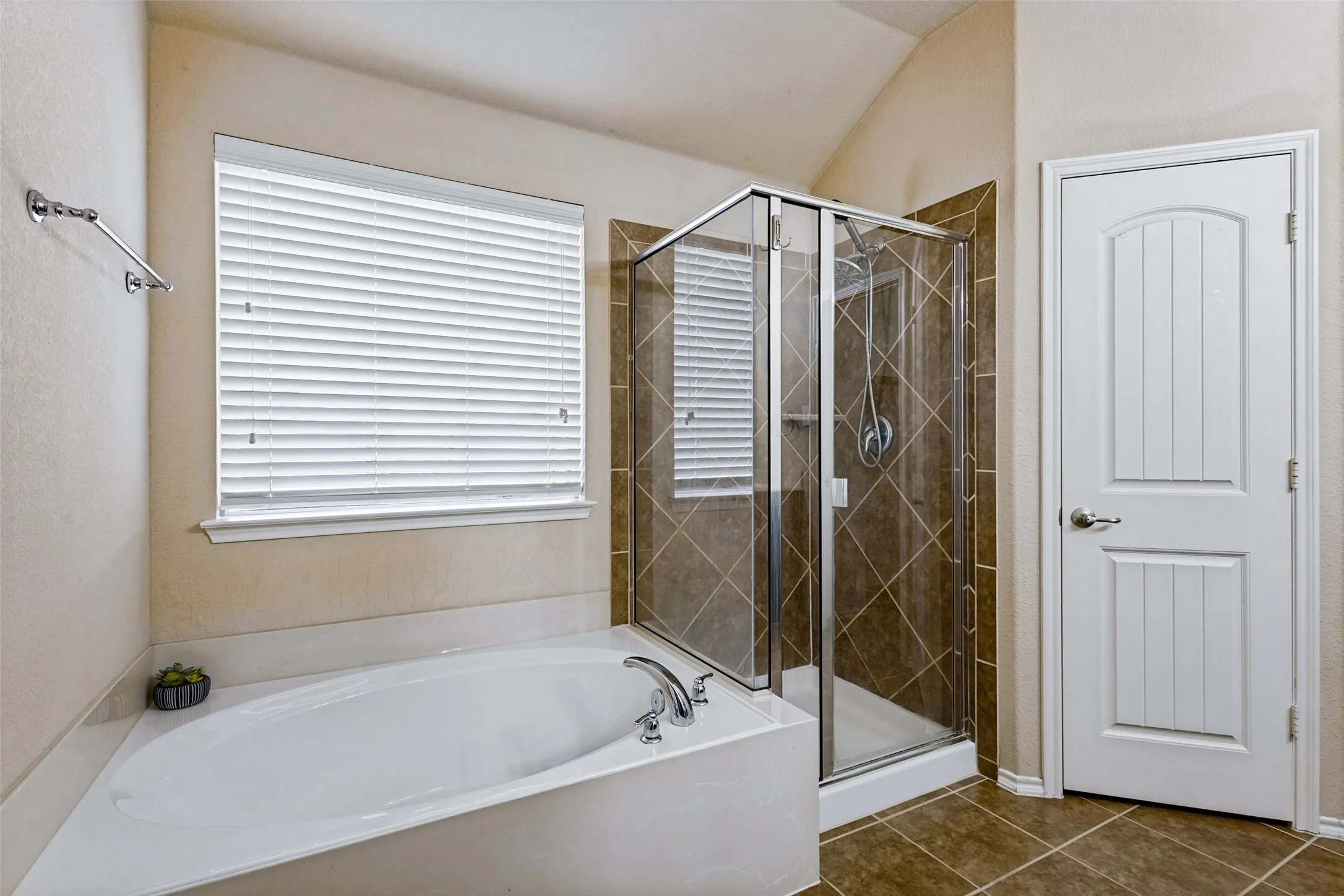 Single Family Residence For Sale in Collin County , 2201 Canyon Point, Mc Kinney, Texas 75071, 4 Bedroom, 3 Bathroom, 2 Garage spaces, 2,394 Sqft, built in 2011, mls#21400055, Real Estate Agent in Mc Kinney, Homes For Sale in Collin county, Homes For Sale in Mc Kinney, Realtor in Mc Kinney Texas, Real Estate Brokerage Independent Realty Texas, Luminita Cordes Realtor