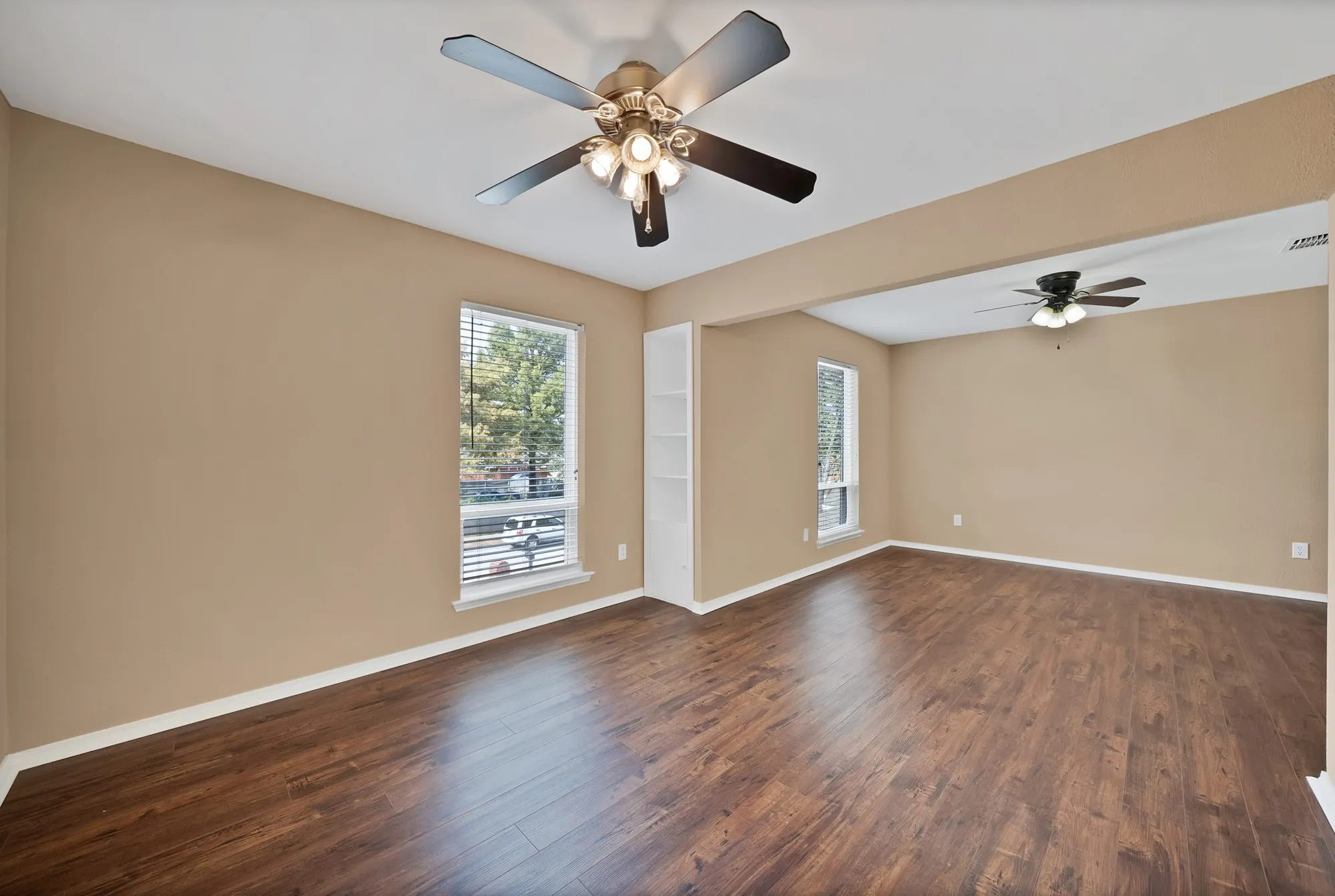 Single Family Residence For Sale in Dallas County , 2513 Pecan Meadow Drive, Garland, Texas 75040, 3 Bedroom, 3 Bathroom, 2 Garage spaces, 2,946 Sqft, built in 1996, mls#21399494, Real Estate Agent in Garland, Homes For Sale in Dallas county, Homes For Sale in Garland, Realtor in Garland Texas, Real Estate Brokerage Independent Realty Texas, Luminita Cordes Realtor