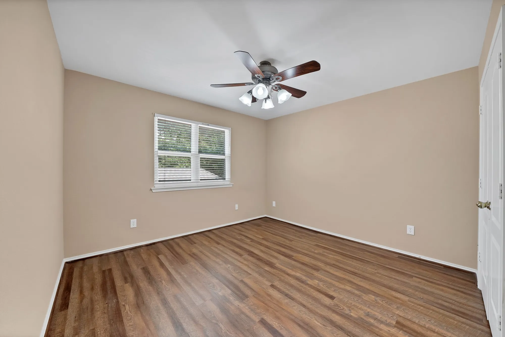 Single Family Residence For Sale in Dallas County , 2513 Pecan Meadow Drive, Garland, Texas 75040, 3 Bedroom, 3 Bathroom, 2 Garage spaces, 2,946 Sqft, built in 1996, mls#21399494, Real Estate Agent in Garland, Homes For Sale in Dallas county, Homes For Sale in Garland, Realtor in Garland Texas, Real Estate Brokerage Independent Realty Texas, Luminita Cordes Realtor