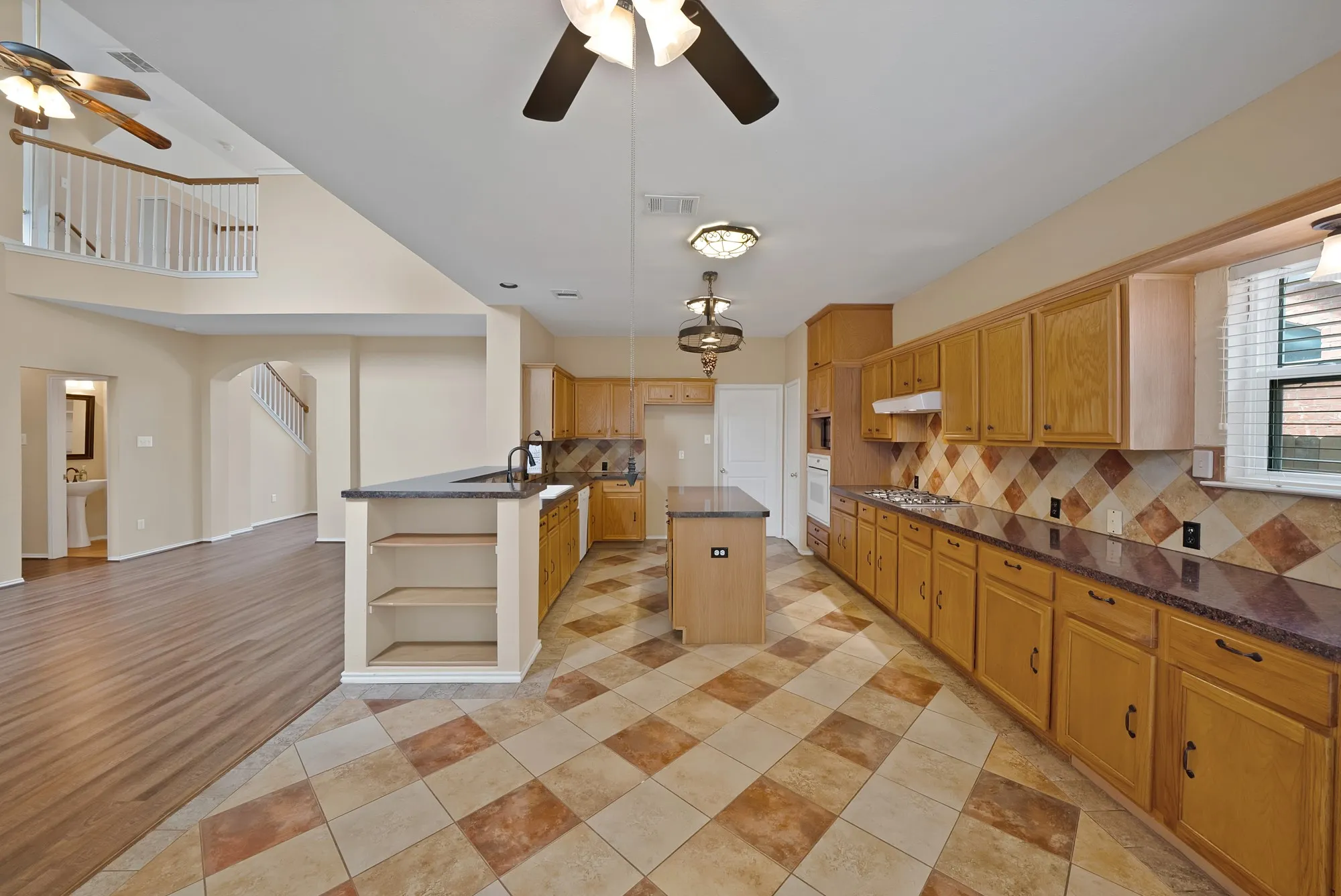Single Family Residence For Sale in Dallas County , 2513 Pecan Meadow Drive, Garland, Texas 75040, 3 Bedroom, 3 Bathroom, 2 Garage spaces, 2,946 Sqft, built in 1996, mls#21399494, Real Estate Agent in Garland, Homes For Sale in Dallas county, Homes For Sale in Garland, Realtor in Garland Texas, Real Estate Brokerage Independent Realty Texas, Luminita Cordes Realtor