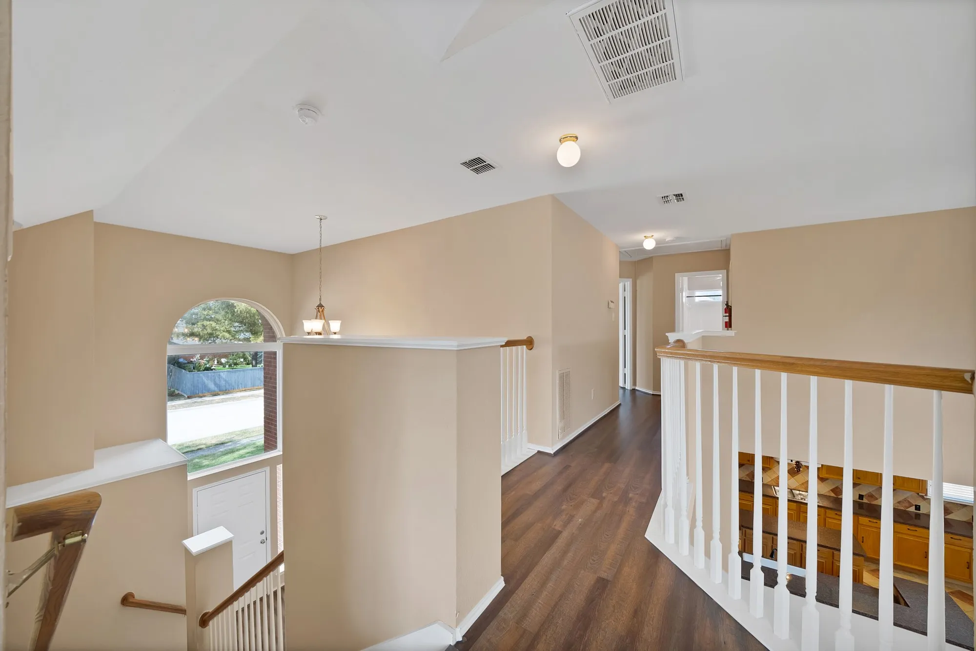 Single Family Residence For Sale in Dallas County , 2513 Pecan Meadow Drive, Garland, Texas 75040, 3 Bedroom, 3 Bathroom, 2 Garage spaces, 2,946 Sqft, built in 1996, mls#21399494, Real Estate Agent in Garland, Homes For Sale in Dallas county, Homes For Sale in Garland, Realtor in Garland Texas, Real Estate Brokerage Independent Realty Texas, Luminita Cordes Realtor