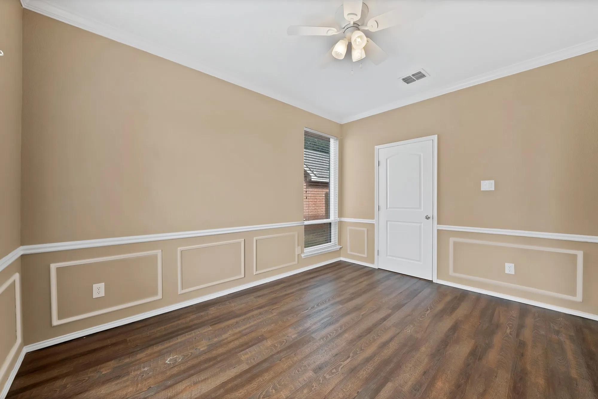 Single Family Residence For Sale in Dallas County , 2513 Pecan Meadow Drive, Garland, Texas 75040, 3 Bedroom, 3 Bathroom, 2 Garage spaces, 2,946 Sqft, built in 1996, mls#21399494, Real Estate Agent in Garland, Homes For Sale in Dallas county, Homes For Sale in Garland, Realtor in Garland Texas, Real Estate Brokerage Independent Realty Texas, Luminita Cordes Realtor