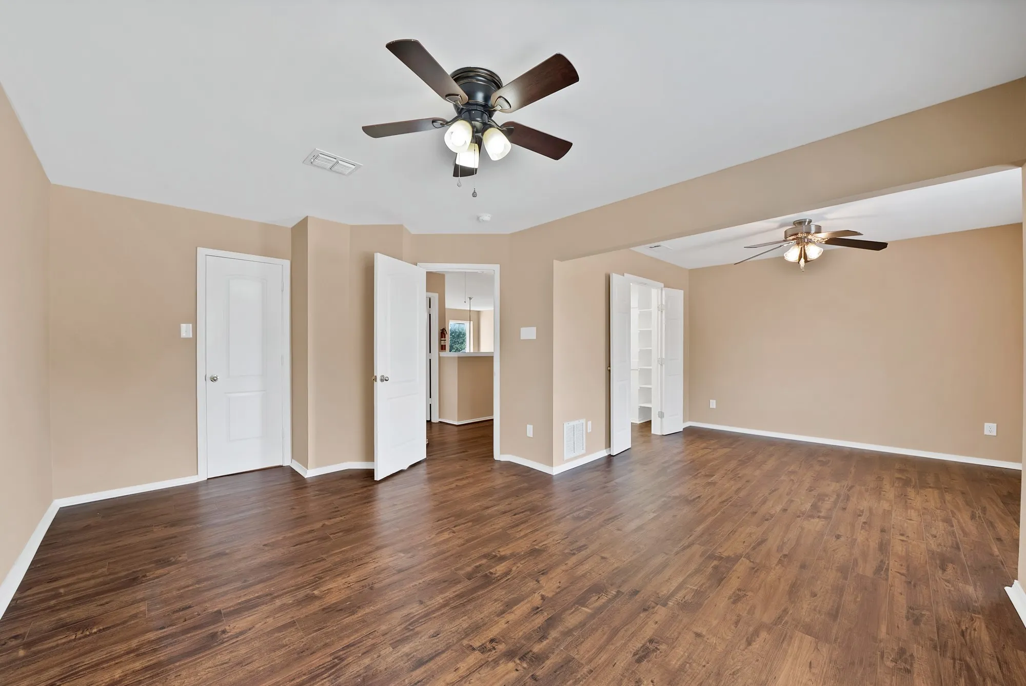 Single Family Residence For Sale in Dallas County , 2513 Pecan Meadow Drive, Garland, Texas 75040, 3 Bedroom, 3 Bathroom, 2 Garage spaces, 2,946 Sqft, built in 1996, mls#21399494, Real Estate Agent in Garland, Homes For Sale in Dallas county, Homes For Sale in Garland, Realtor in Garland Texas, Real Estate Brokerage Independent Realty Texas, Luminita Cordes Realtor