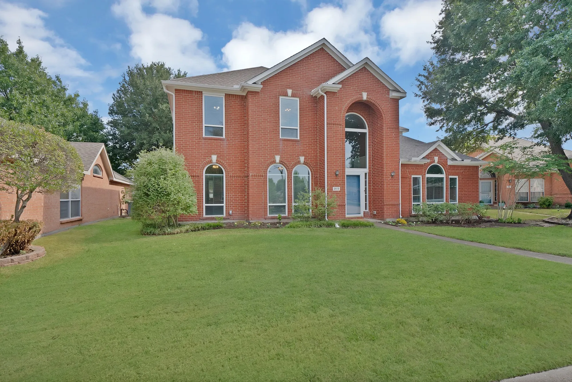 Single Family Residence For Sale in Dallas County , 2513 Pecan Meadow Drive, Garland, Texas 75040, 3 Bedroom, 3 Bathroom, 2 Garage spaces, 2,946 Sqft, built in 1996, mls#21399494, Real Estate Agent in Garland, Homes For Sale in Dallas county, Homes For Sale in Garland, Realtor in Garland Texas, Real Estate Brokerage Independent Realty Texas, Luminita Cordes Realtor