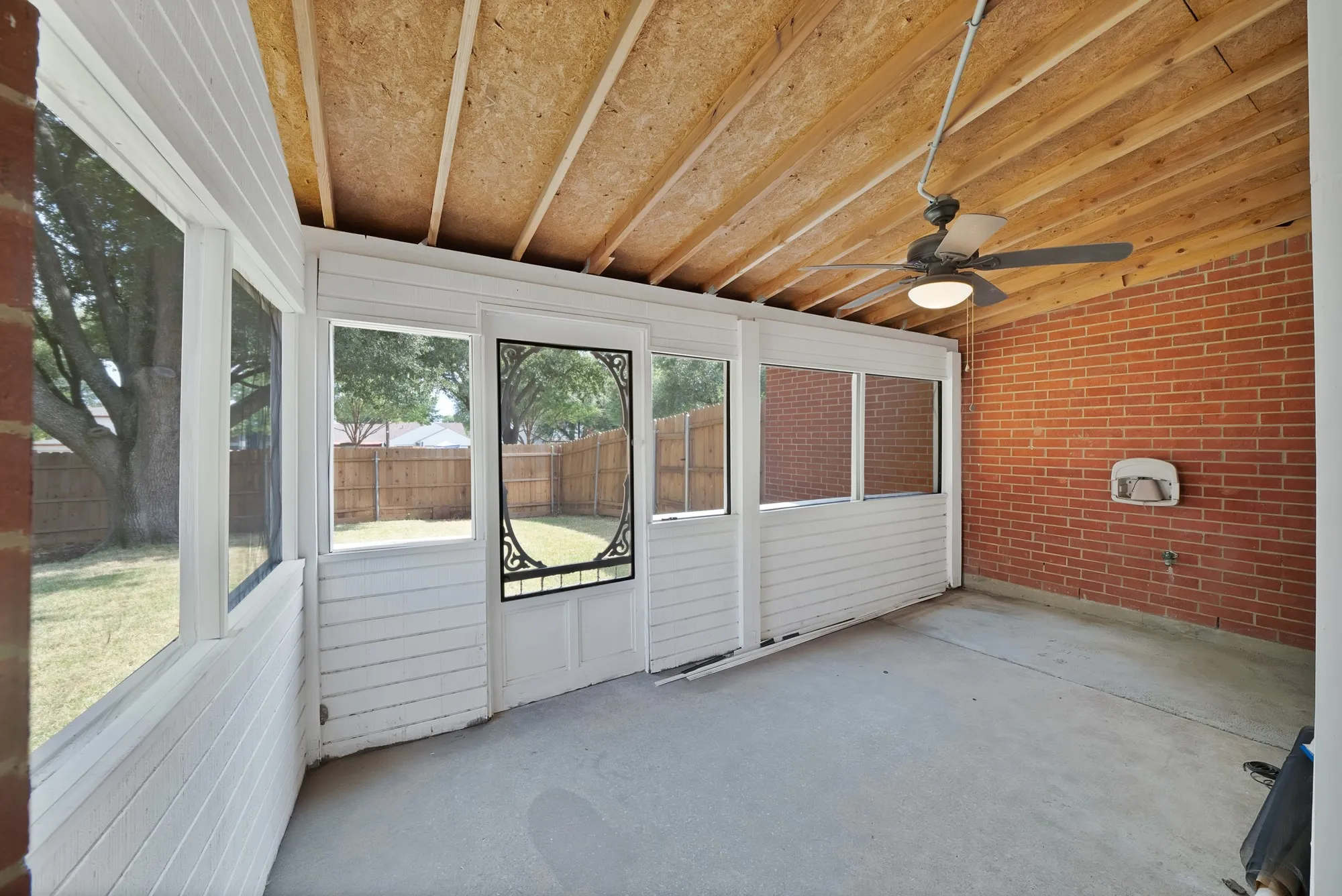 Single Family Residence For Sale in Dallas County , 2513 Pecan Meadow Drive, Garland, Texas 75040, 3 Bedroom, 3 Bathroom, 2 Garage spaces, 2,946 Sqft, built in 1996, mls#21399494, Real Estate Agent in Garland, Homes For Sale in Dallas county, Homes For Sale in Garland, Realtor in Garland Texas, Real Estate Brokerage Independent Realty Texas, Luminita Cordes Realtor