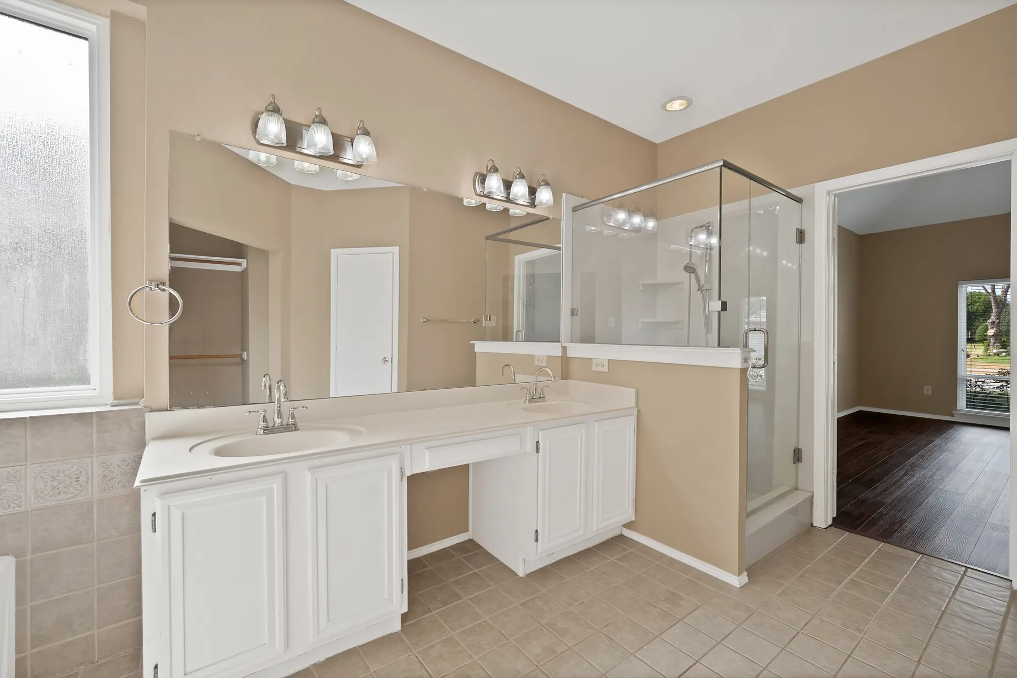 Single Family Residence For Sale in Dallas County , 2513 Pecan Meadow Drive, Garland, Texas 75040, 3 Bedroom, 3 Bathroom, 2 Garage spaces, 2,946 Sqft, built in 1996, mls#21399494, Real Estate Agent in Garland, Homes For Sale in Dallas county, Homes For Sale in Garland, Realtor in Garland Texas, Real Estate Brokerage Independent Realty Texas, Luminita Cordes Realtor