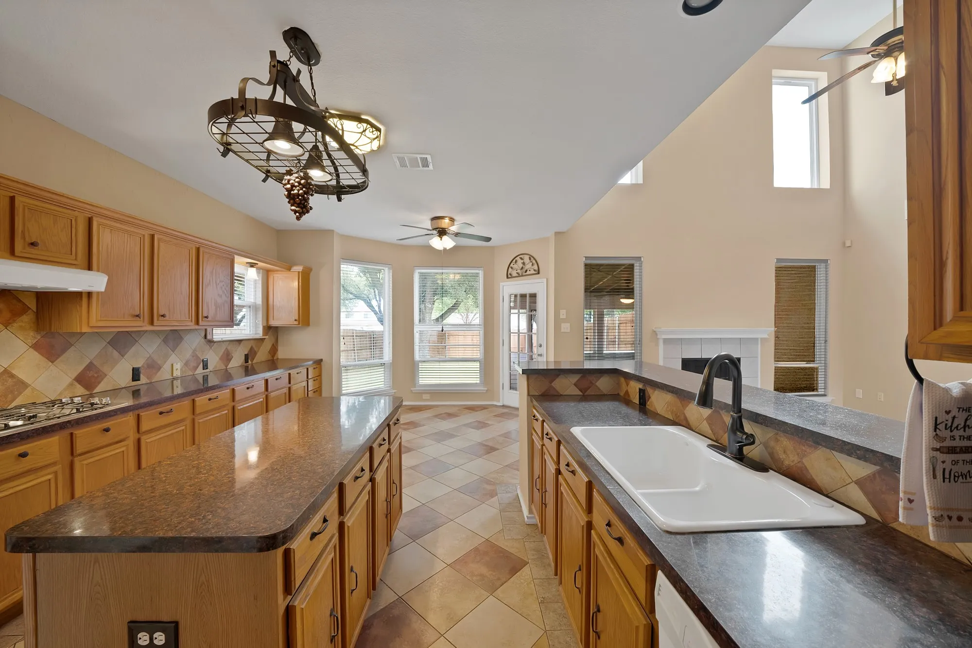 Single Family Residence For Sale in Dallas County , 2513 Pecan Meadow Drive, Garland, Texas 75040, 3 Bedroom, 3 Bathroom, 2 Garage spaces, 2,946 Sqft, built in 1996, mls#21399494, Real Estate Agent in Garland, Homes For Sale in Dallas county, Homes For Sale in Garland, Realtor in Garland Texas, Real Estate Brokerage Independent Realty Texas, Luminita Cordes Realtor