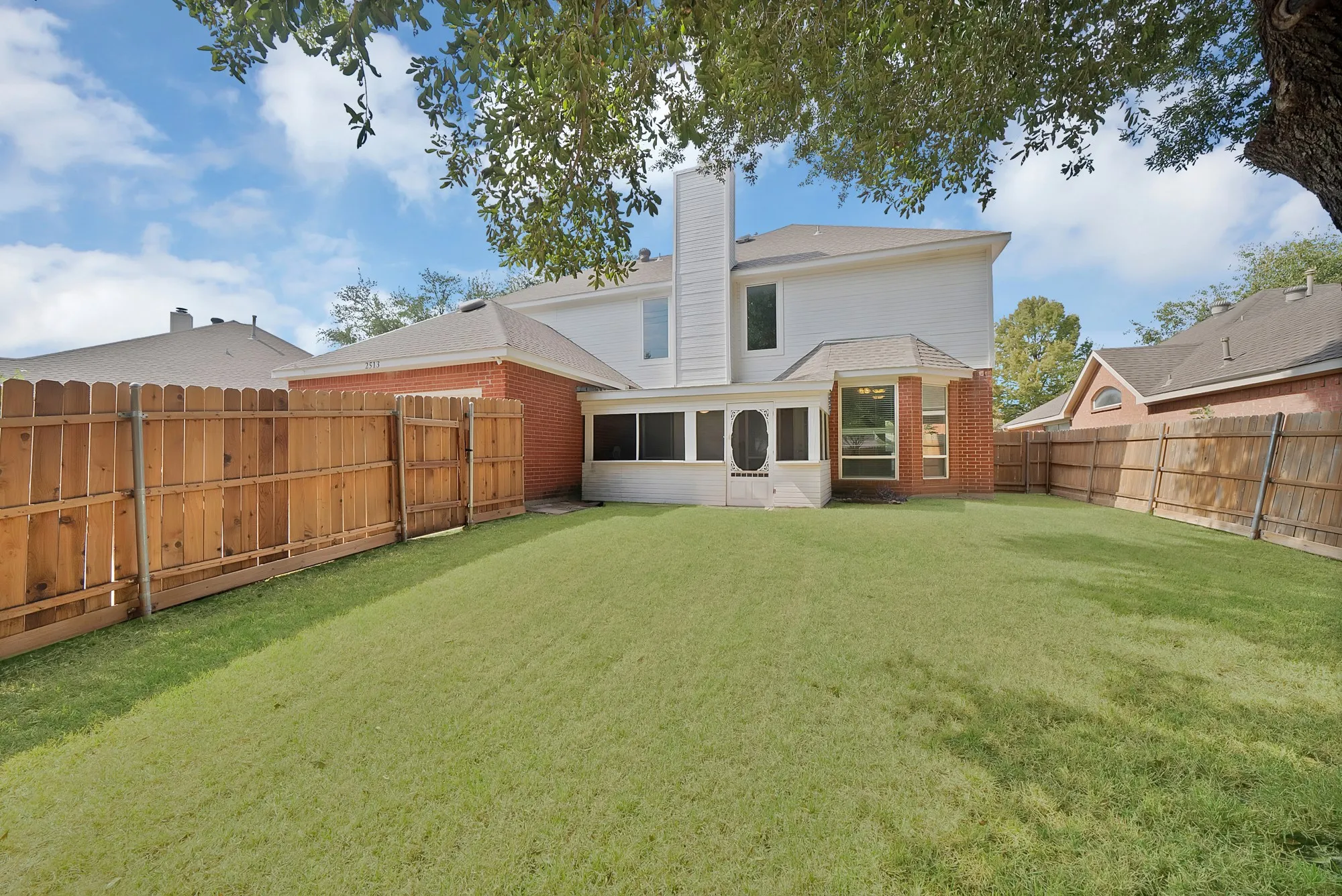 Single Family Residence For Sale in Dallas County , 2513 Pecan Meadow Drive, Garland, Texas 75040, 3 Bedroom, 3 Bathroom, 2 Garage spaces, 2,946 Sqft, built in 1996, mls#21399494, Real Estate Agent in Garland, Homes For Sale in Dallas county, Homes For Sale in Garland, Realtor in Garland Texas, Real Estate Brokerage Independent Realty Texas, Luminita Cordes Realtor