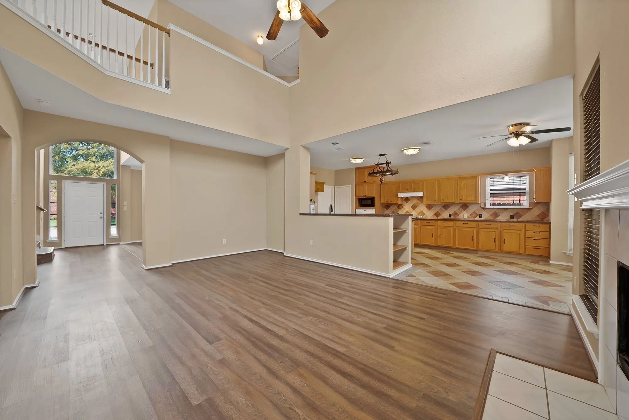 Single Family Residence For Sale in Dallas County , 2513 Pecan Meadow Drive, Garland, Texas 75040, 3 Bedroom, 3 Bathroom, 2 Garage spaces, 2,946 Sqft, built in 1996, mls#21399494, Real Estate Agent in Garland, Homes For Sale in Dallas county, Homes For Sale in Garland, Realtor in Garland Texas, Real Estate Brokerage Independent Realty Texas, Luminita Cordes Realtor