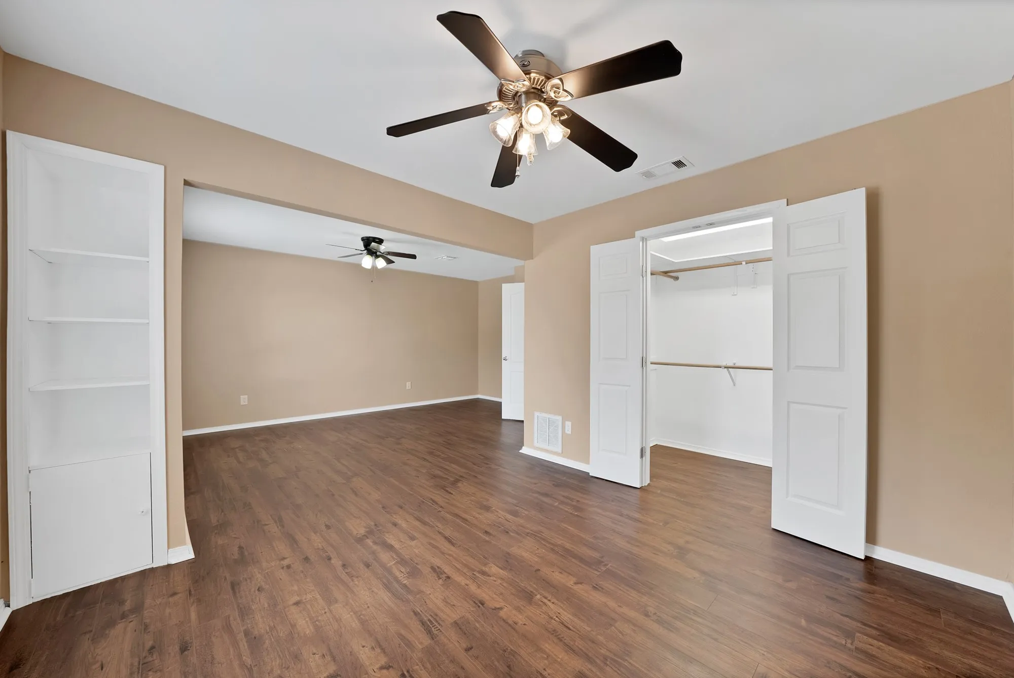 Single Family Residence For Sale in Dallas County , 2513 Pecan Meadow Drive, Garland, Texas 75040, 3 Bedroom, 3 Bathroom, 2 Garage spaces, 2,946 Sqft, built in 1996, mls#21399494, Real Estate Agent in Garland, Homes For Sale in Dallas county, Homes For Sale in Garland, Realtor in Garland Texas, Real Estate Brokerage Independent Realty Texas, Luminita Cordes Realtor