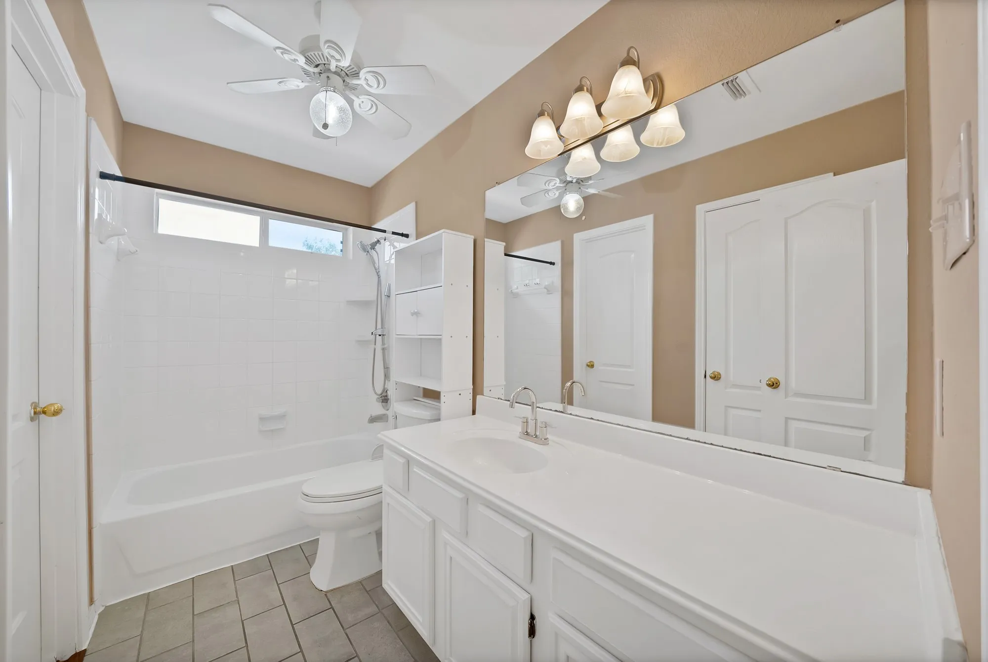 Single Family Residence For Sale in Dallas County , 2513 Pecan Meadow Drive, Garland, Texas 75040, 3 Bedroom, 3 Bathroom, 2 Garage spaces, 2,946 Sqft, built in 1996, mls#21399494, Real Estate Agent in Garland, Homes For Sale in Dallas county, Homes For Sale in Garland, Realtor in Garland Texas, Real Estate Brokerage Independent Realty Texas, Luminita Cordes Realtor