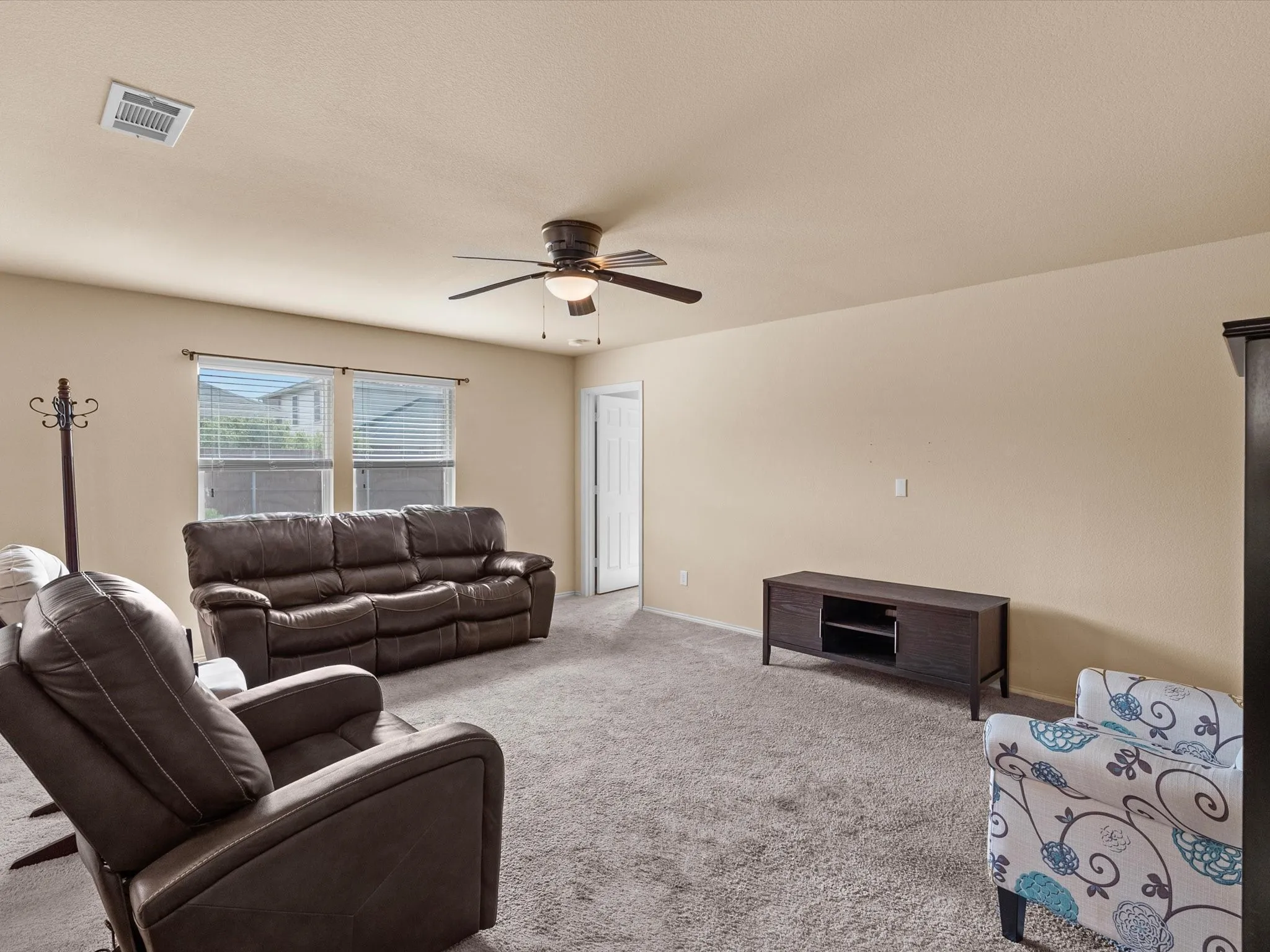 Single Family Residence For Sale in Denton County , 14721 Brandon Drive, Little Elm, Texas 75068, 3 Bedroom, 2 Bathroom, 2 Garage spaces, 1,433 Sqft, built in 2012, mls#21400142, Real Estate Agent in Little Elm, Homes For Sale in Denton county, Homes For Sale in Little Elm, Realtor in Little Elm Texas, Real Estate Brokerage Independent Realty Texas, Luminita Cordes Realtor