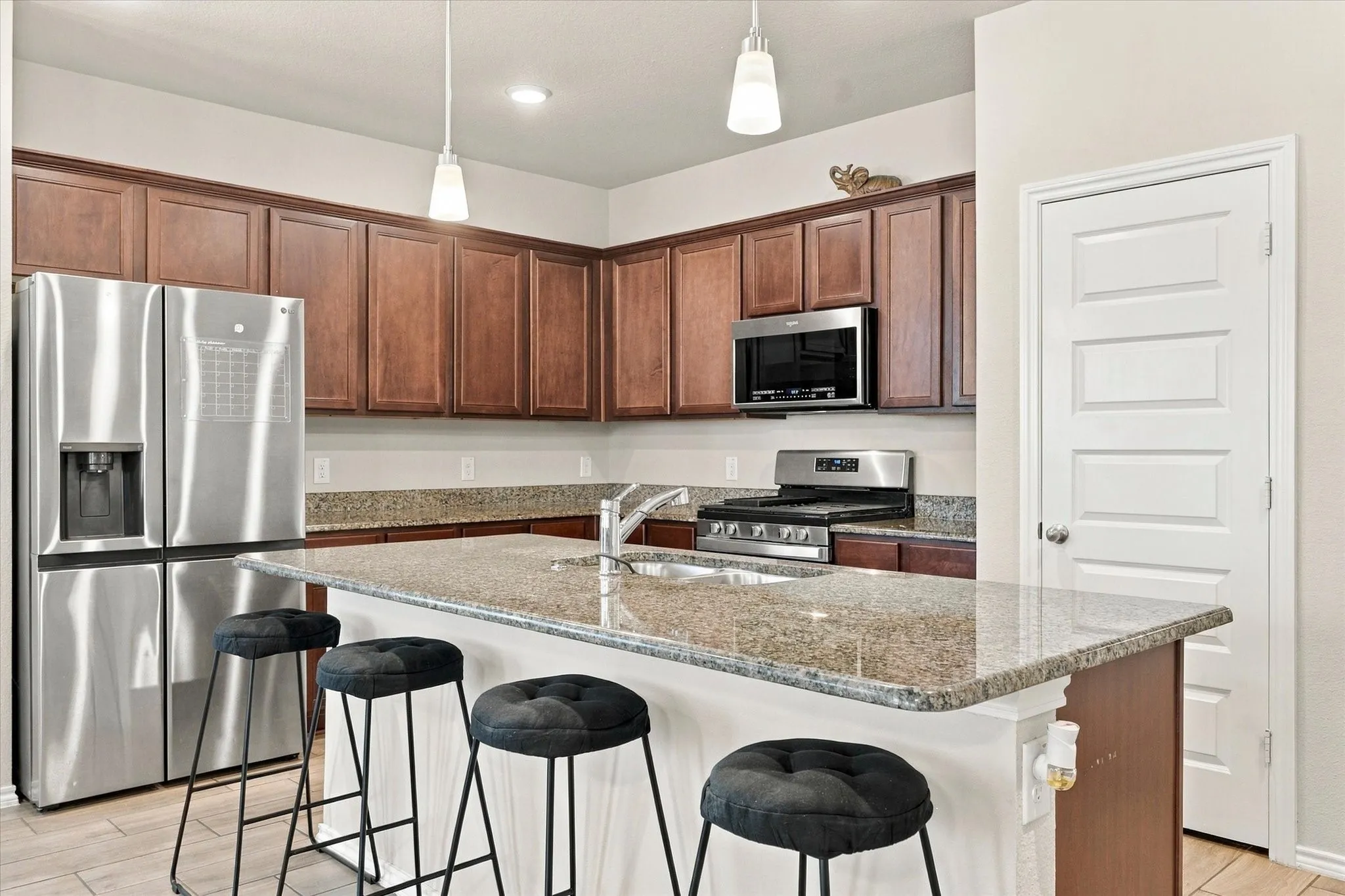 Single Family Residence For Sale in Ellis County , 417 Burrow Drive, Waxahachie, Texas 75167, 4 Bedroom, 3 Bathroom, 2 Garage spaces, 2,372 Sqft, built in 2022, mls#21396705, Real Estate Agent in Waxahachie, Homes For Sale in Ellis county, Homes For Sale in Waxahachie, Realtor in Waxahachie Texas, Real Estate Brokerage Independent Realty Texas, Luminita Cordes Realtor